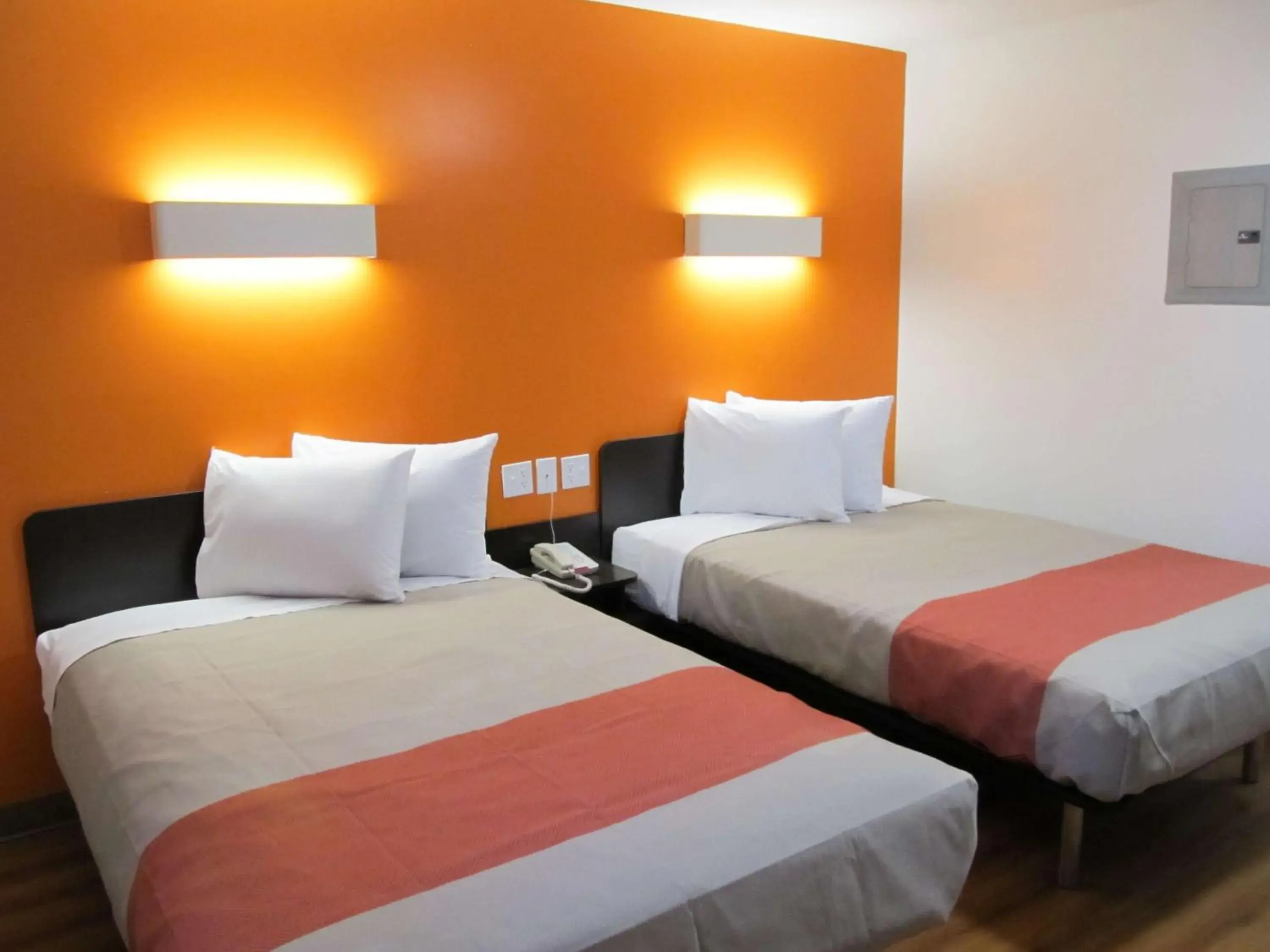 Deluxe Quadruple Room - Non-Smoking in Motel 6-Augusta, GA - Fort Gordon Deluxe Quadruple Room - Non-Smoking in Motel 6-Augusta, GA - Fort Gordon