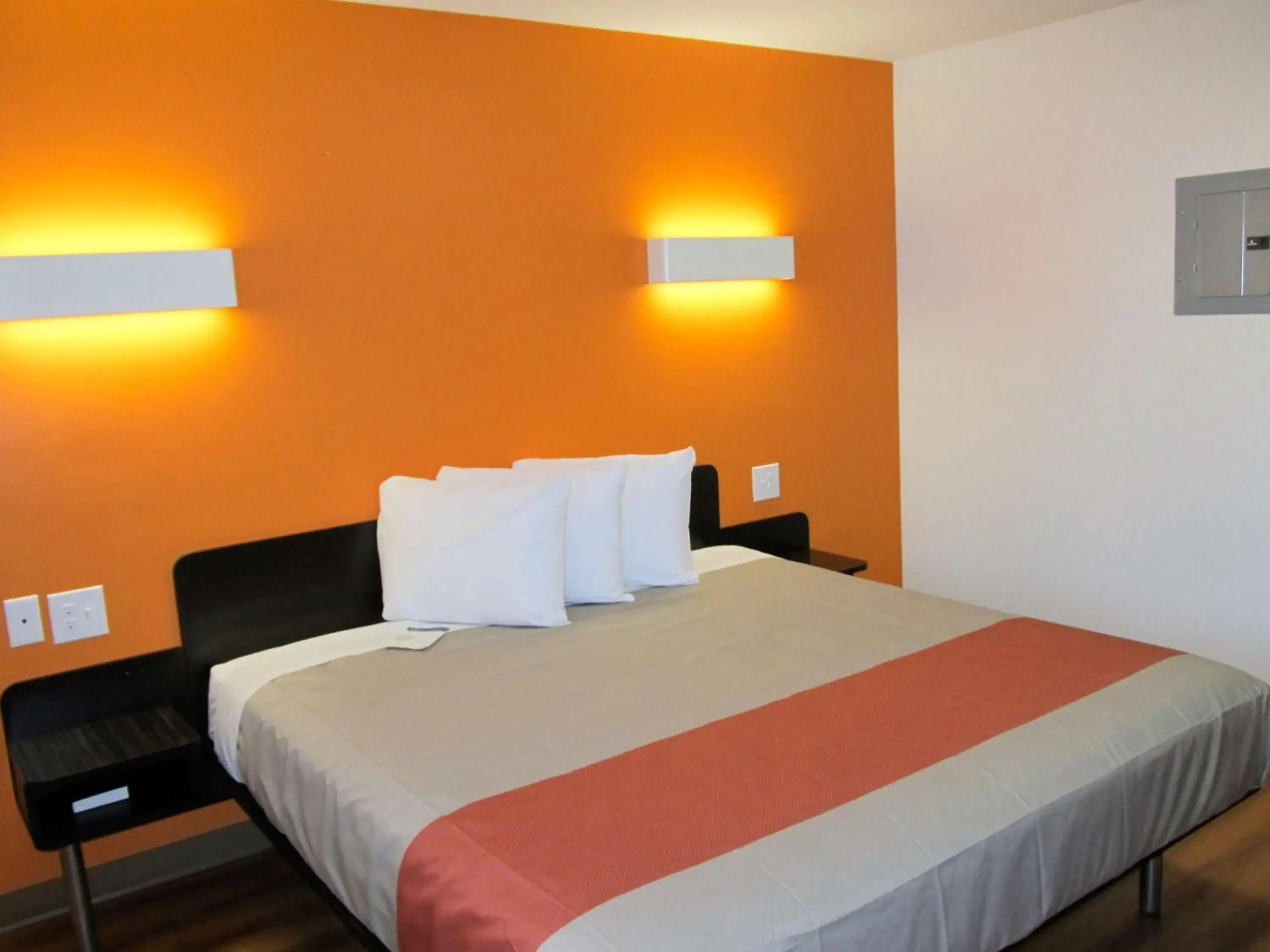 Queen Room - Disability Access - Non-Smoking in Motel 6-Augusta, GA - Fort Gordon Queen Room - Disability Access - Non-Smoking in Motel 6-Augusta, GA - Fort Gordon