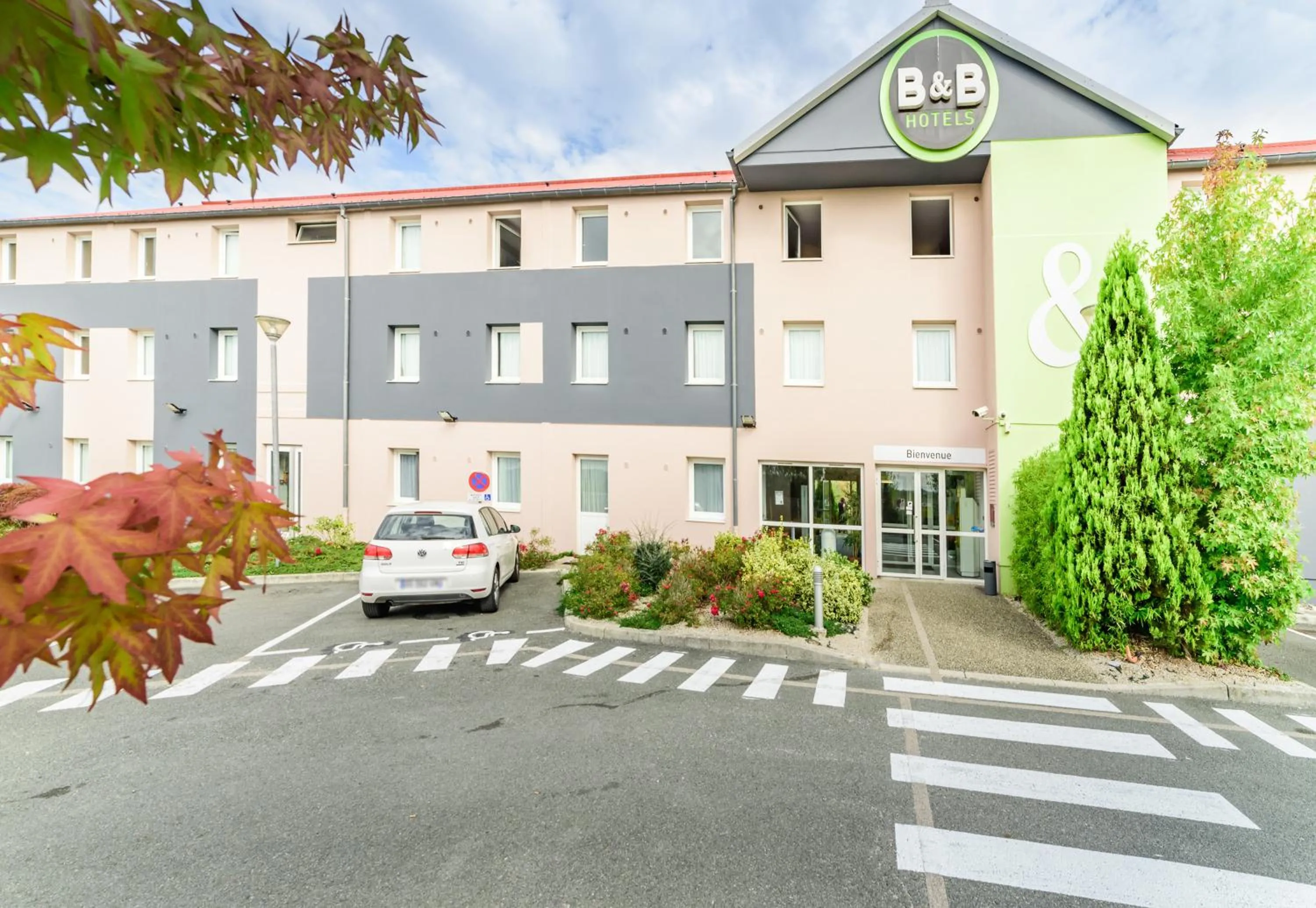 Facade/entrance in B&B HOTEL Belfort
