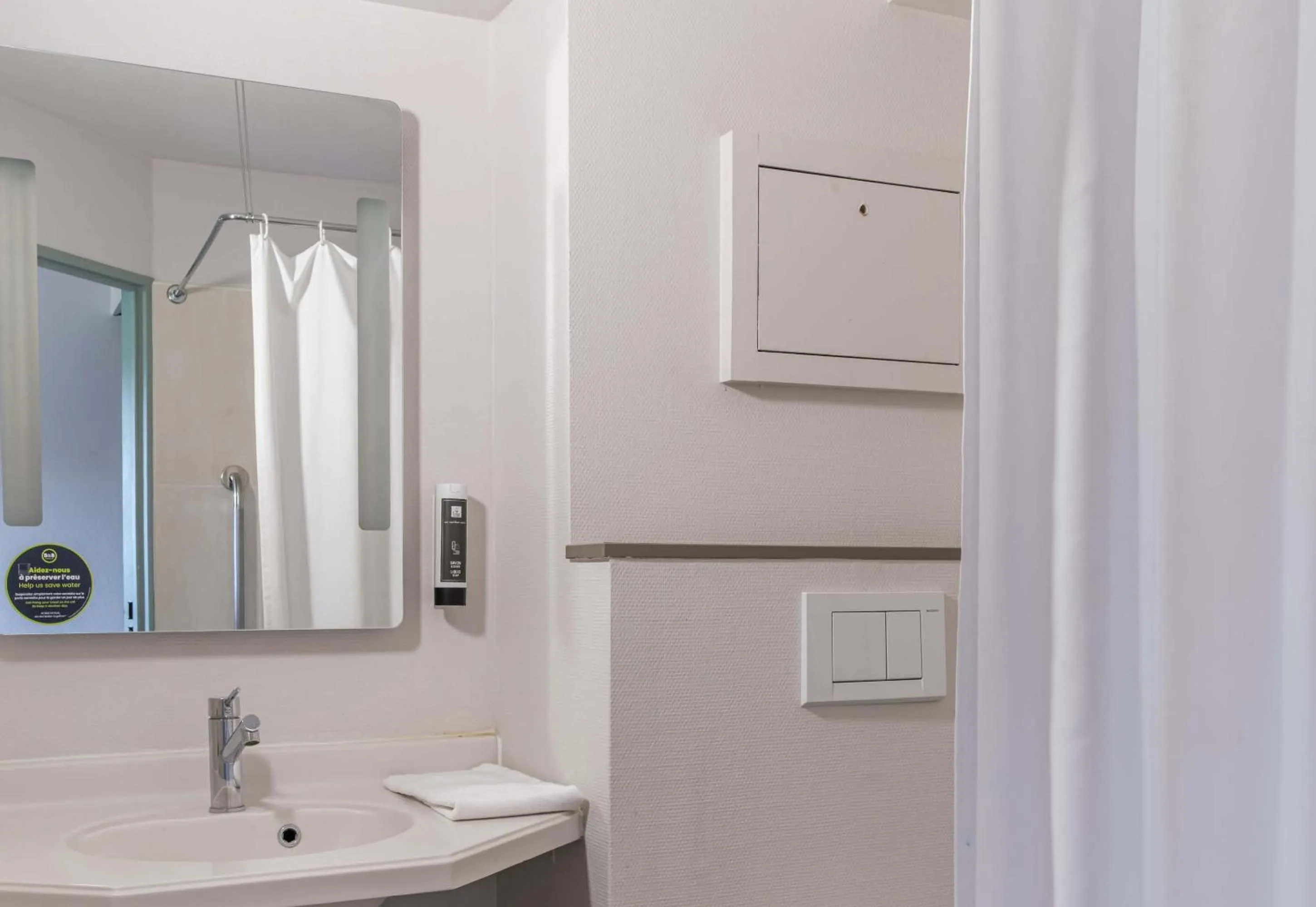 Bathroom in B&B HOTEL Belfort