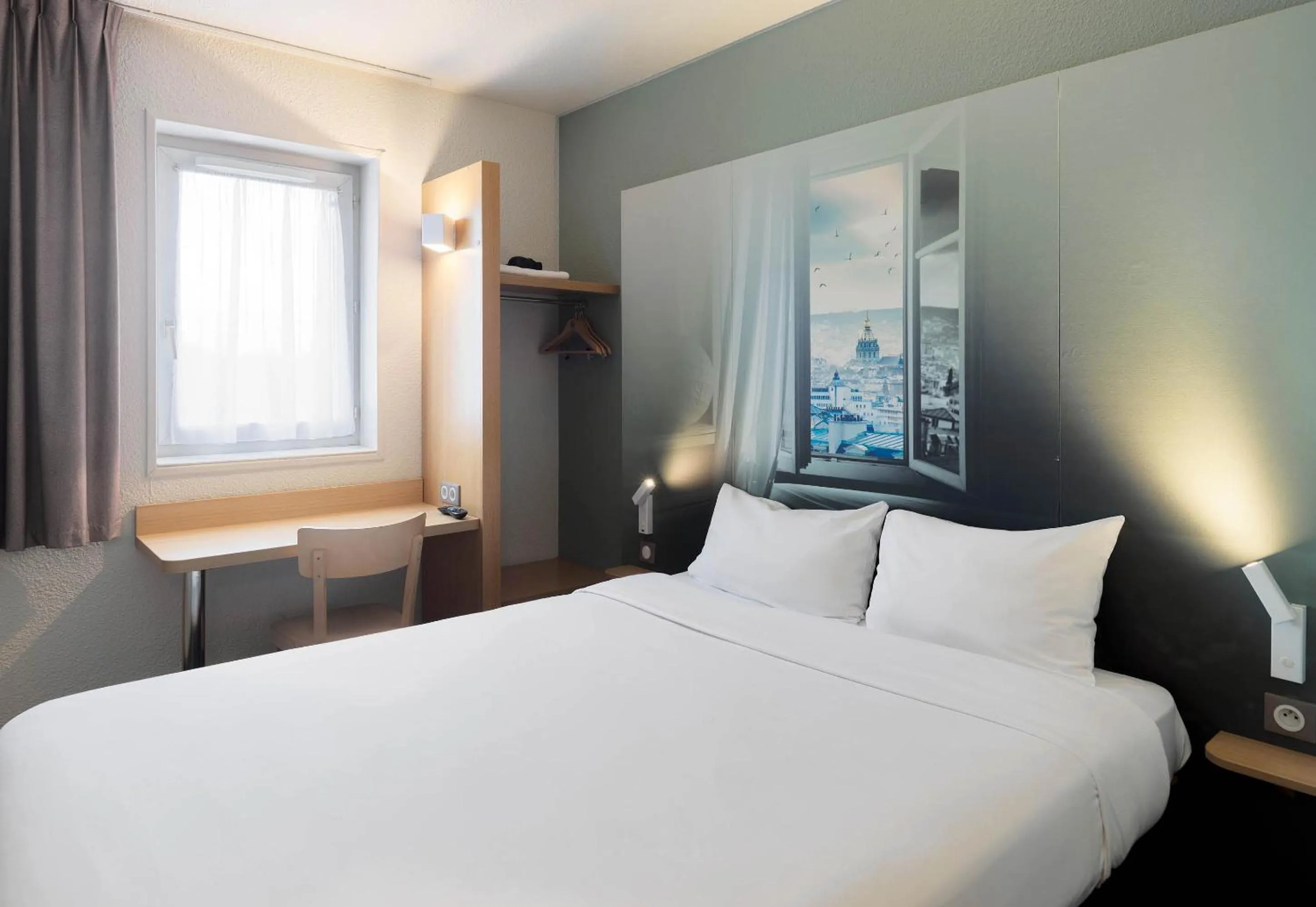 Bedroom, Bed in B&B HOTEL Saint-Michel sur Orge