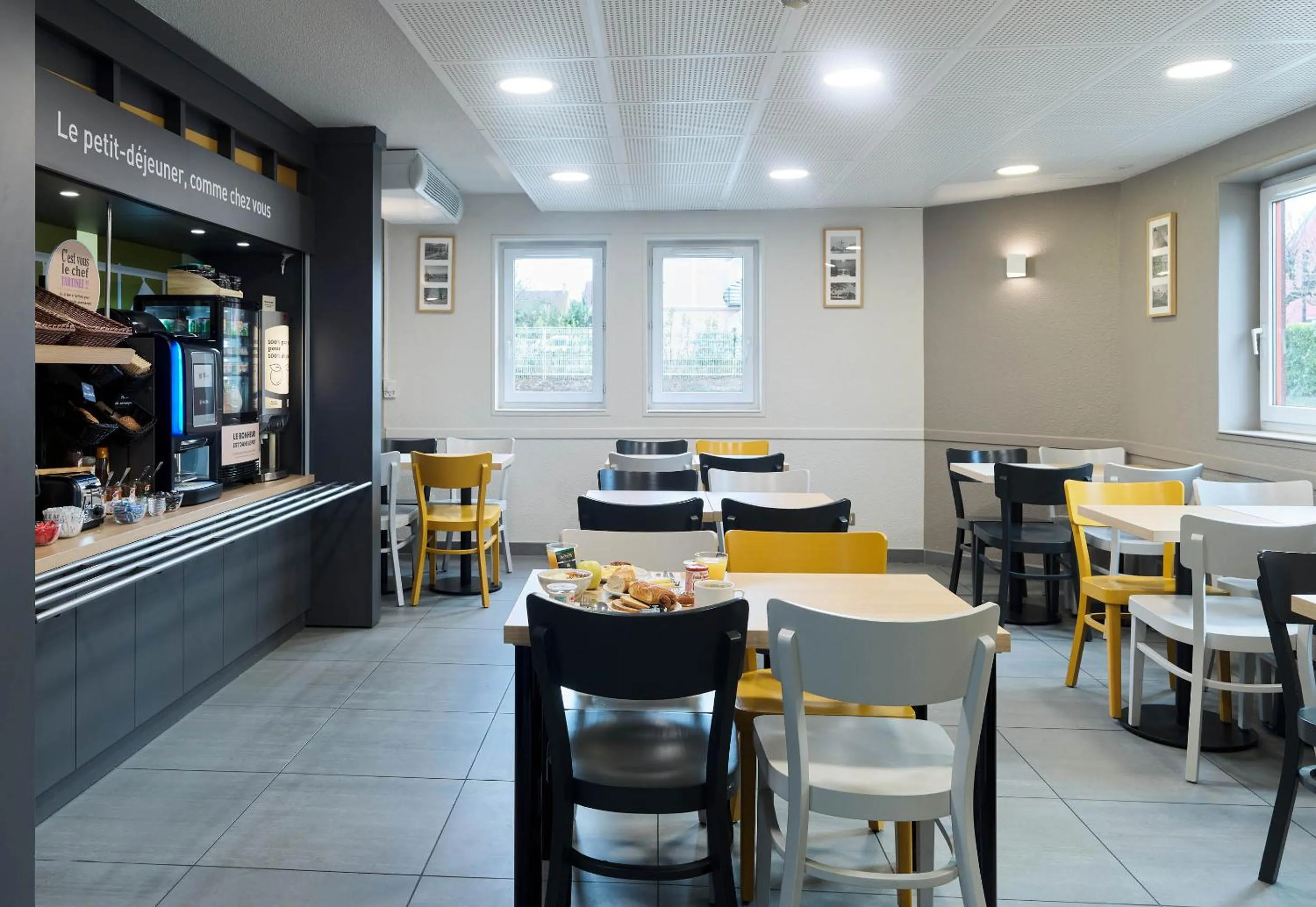 Restaurant/places to eat in B&B HOTEL Saint-Michel sur Orge