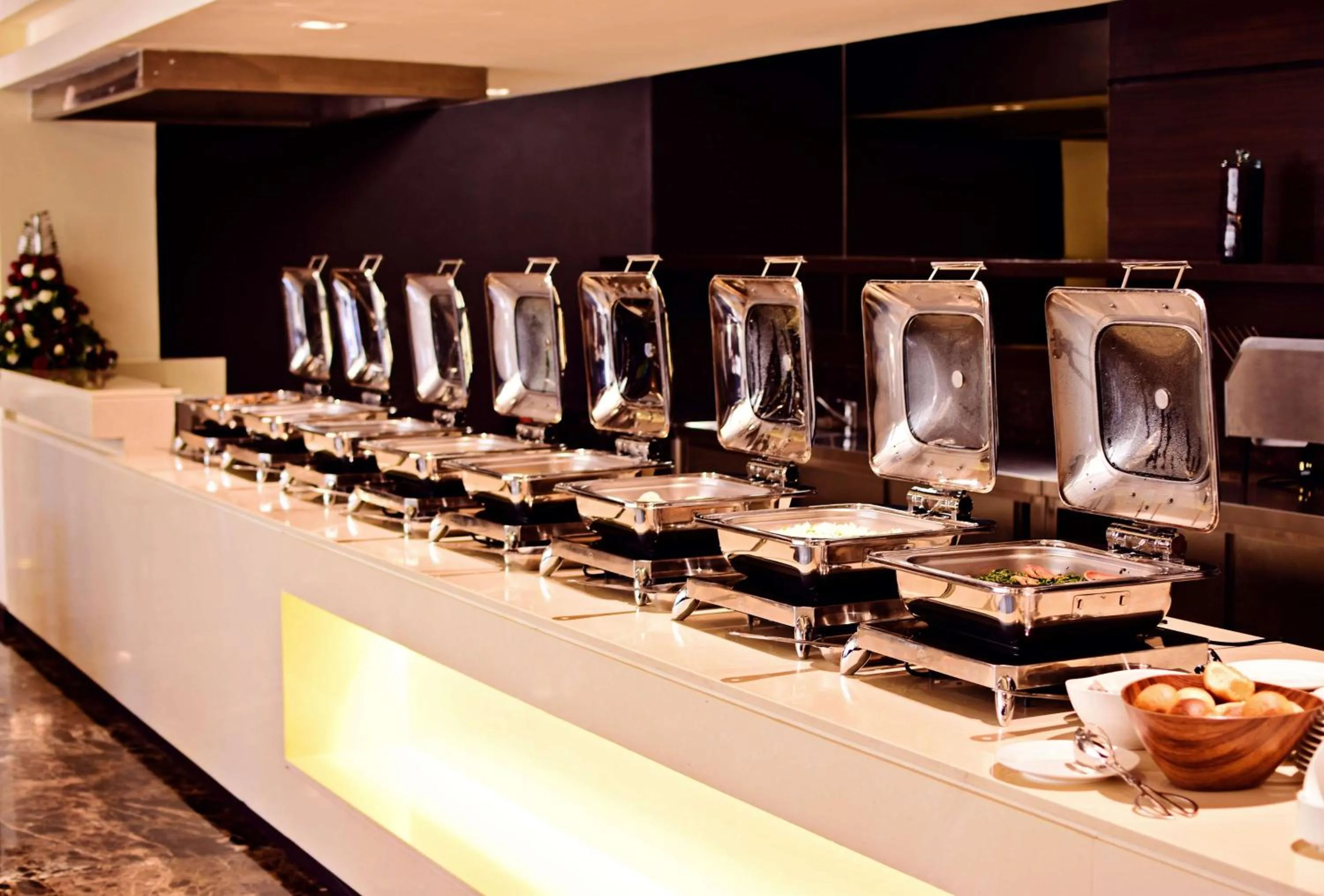 Restaurant/places to eat in DoubleTree by Hilton Nairobi