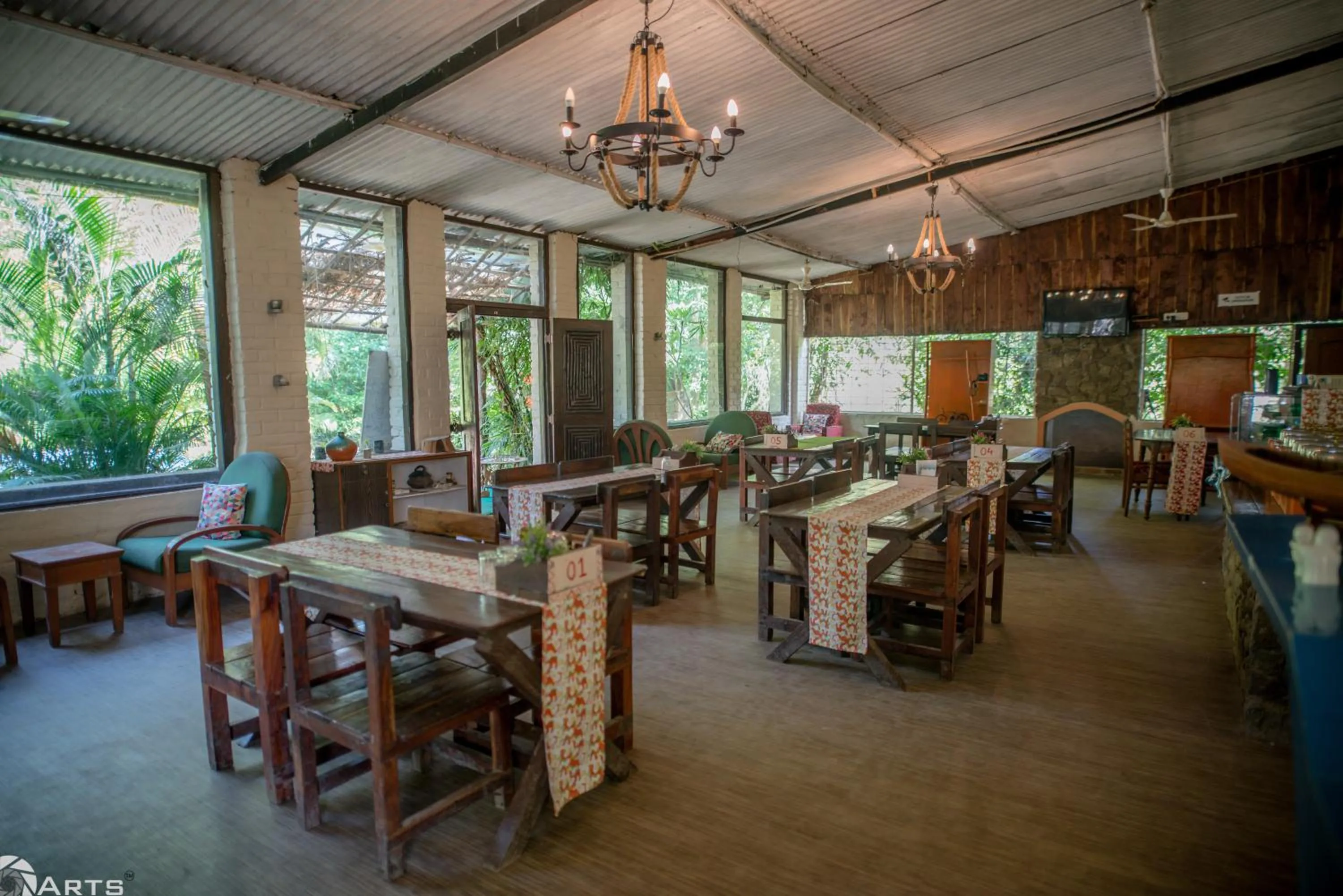 Restaurant/places to eat in Tiger N Woods Resort