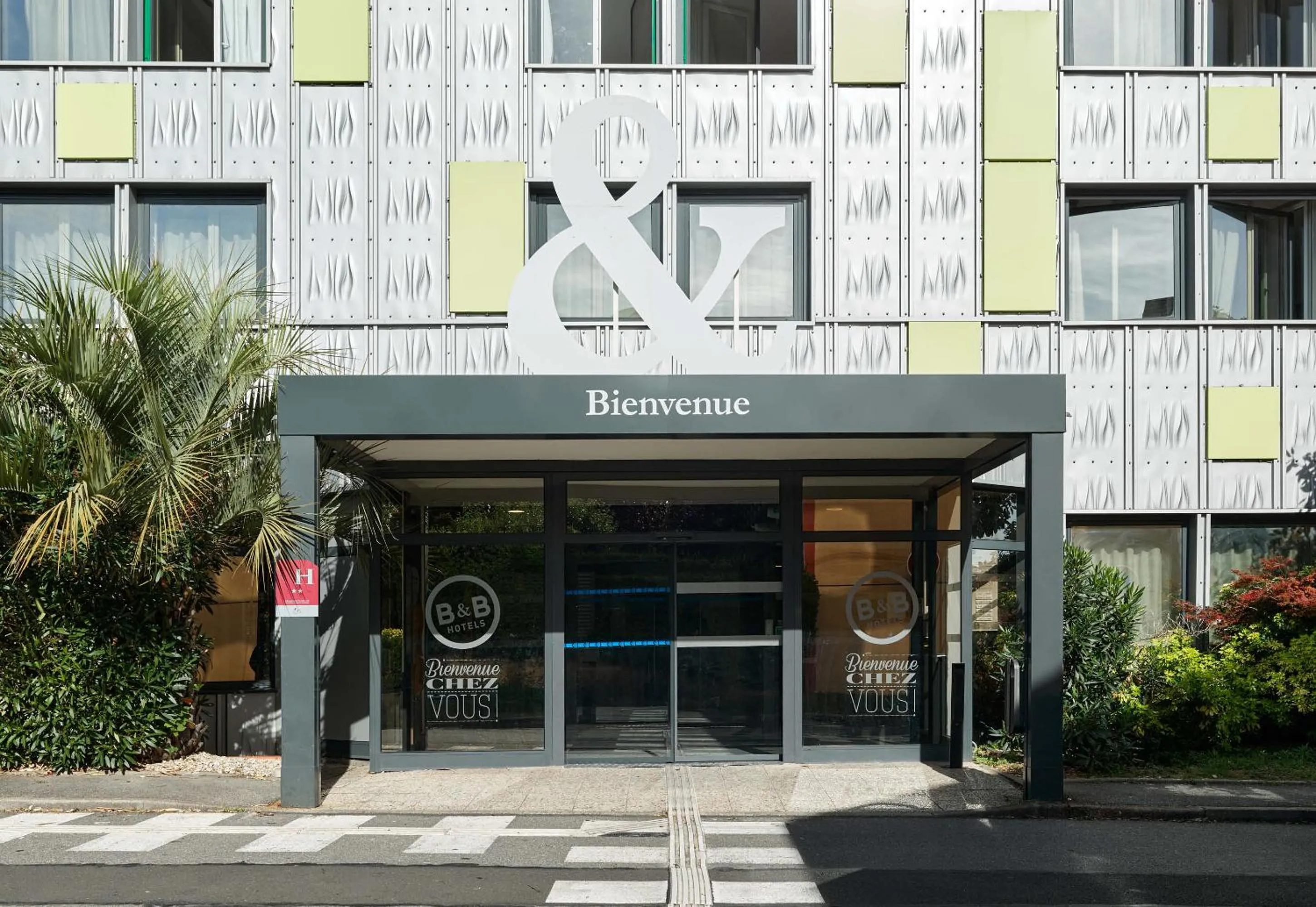 Property building in B&B HOTEL Orly Rungis Aéroport 2 étoiles