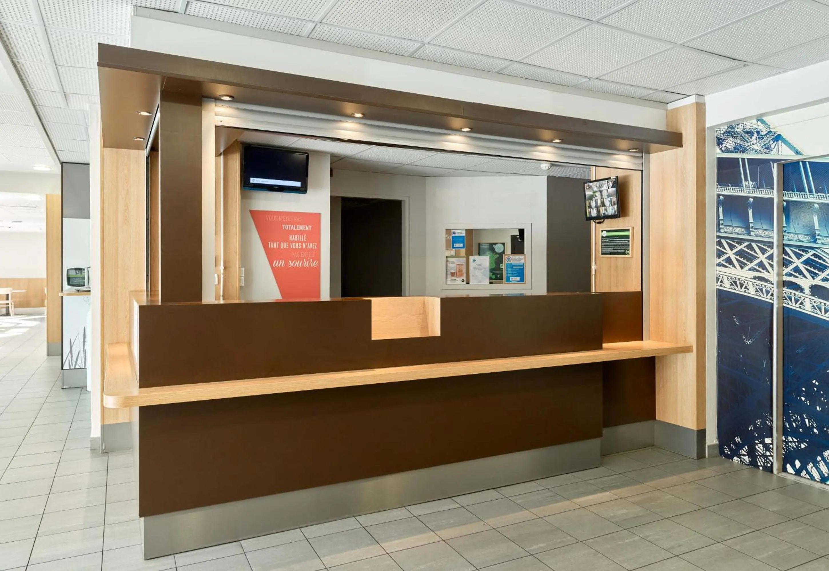 Lobby or reception in B&B HOTEL Orly Rungis Aéroport 2 étoiles
