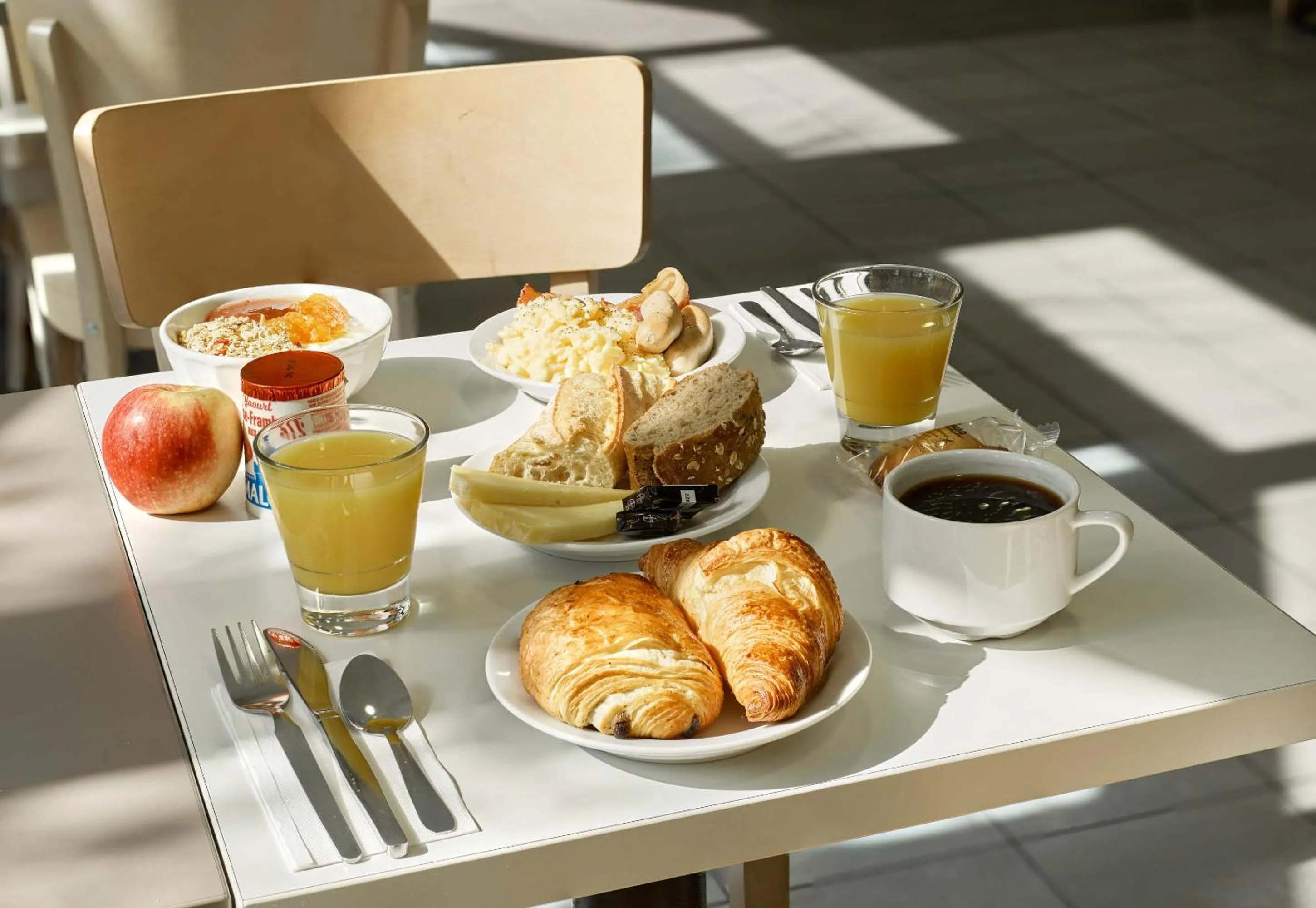 Breakfast in B&B HOTEL Orly Rungis Aéroport 2 étoiles