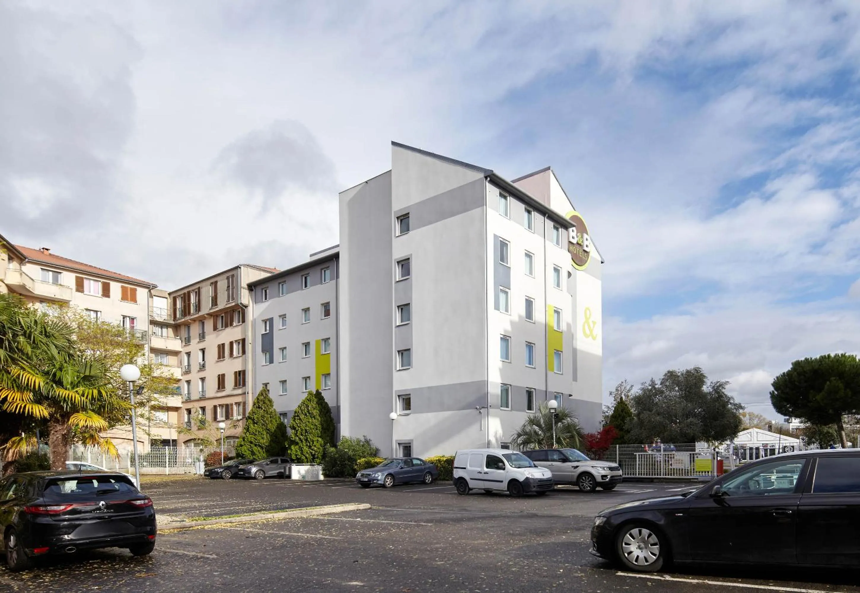 Property building in B&B HOTEL Orly Chevilly-Larue - Nationale 7