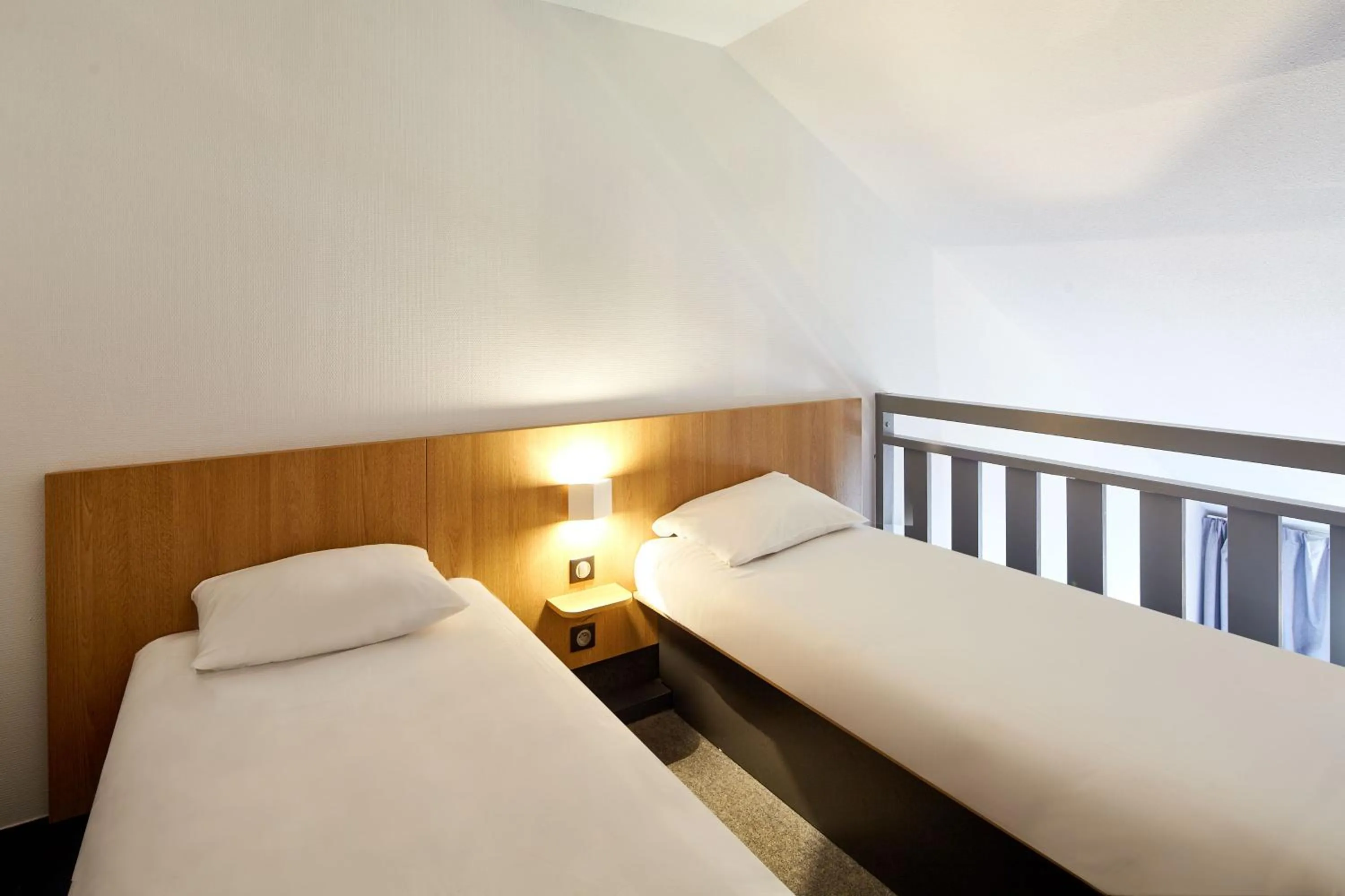 Bedroom, Bed in B&B HOTEL Orly Chevilly-Larue - Nationale 7