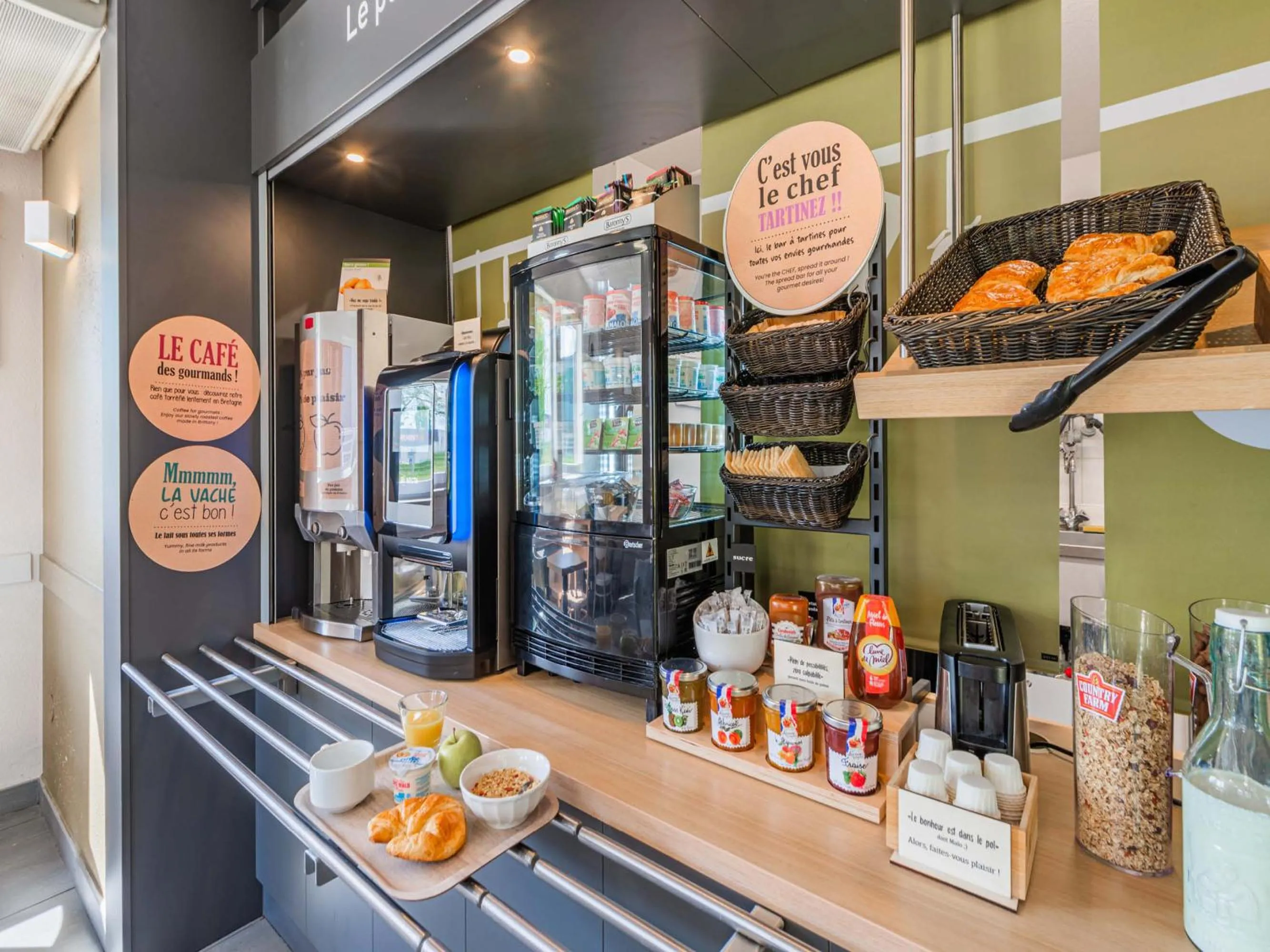 Breakfast in B&B HOTEL Strasbourg Sud Ostwald