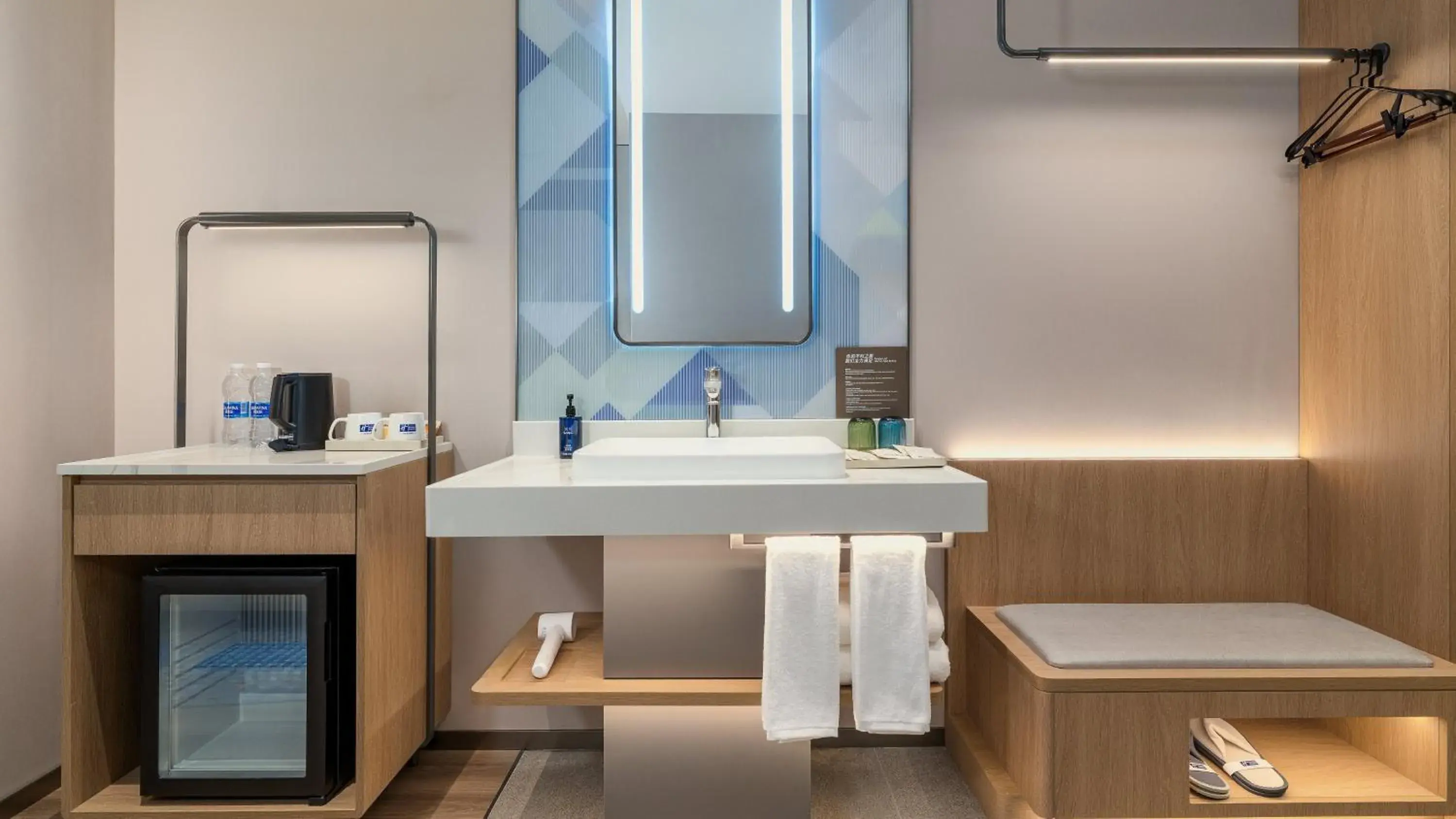 Standard King Room with City View in Holiday Inn Express Kunming Dianchi Rixin Road by IHG Standard King Room with City View in Holiday Inn Express Kunming Dianchi Rixin Road by IHG