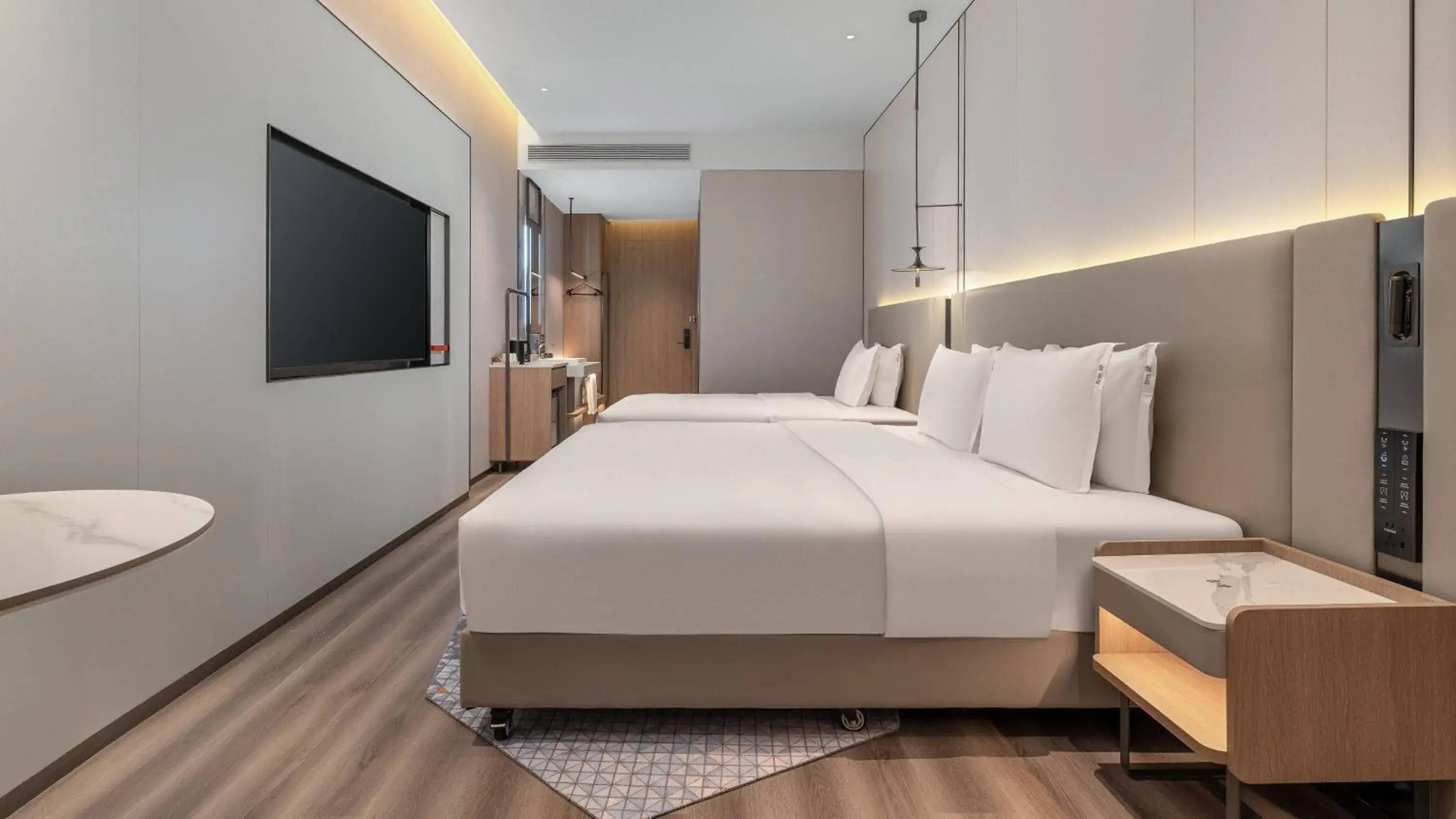 Standard Room with One Double and One King Bed in Holiday Inn Express Kunming Dianchi Rixin Road by IHG Standard Room with One Double and One King Bed in Holiday Inn Express Kunming Dianchi Rixin Road by IHG