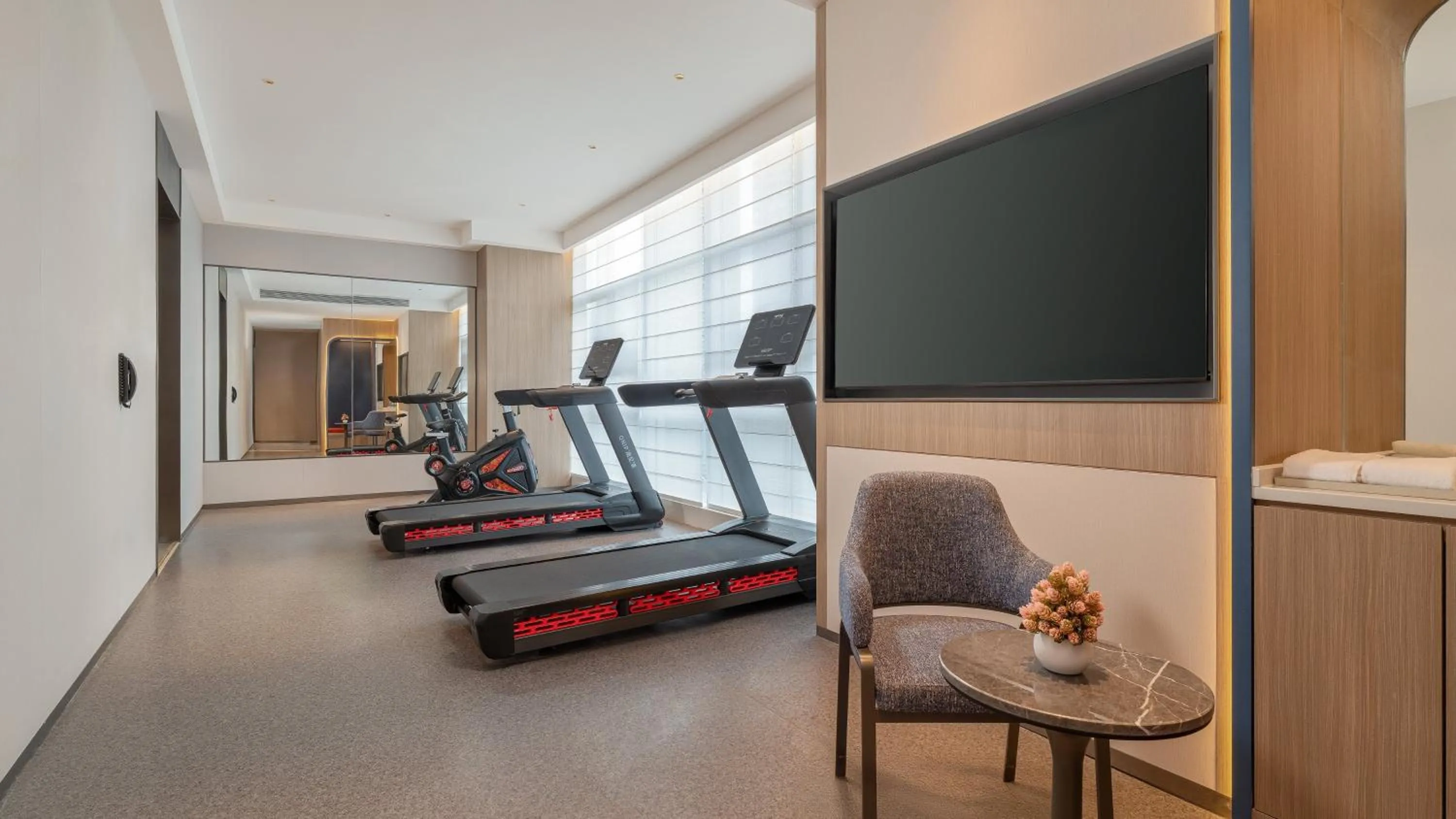 Fitness centre/facilities in Holiday Inn Express Kunming Dianchi Rixin Road by IHG