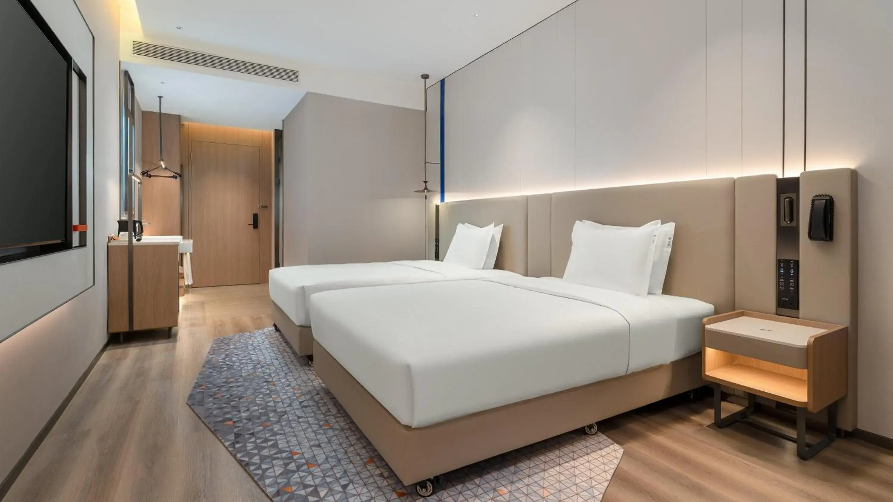 Standard Double Room with Two Double Beds in Holiday Inn Express Kunming Dianchi Rixin Road by IHG Standard Double Room with Two Double Beds in Holiday Inn Express Kunming Dianchi Rixin Road by IHG