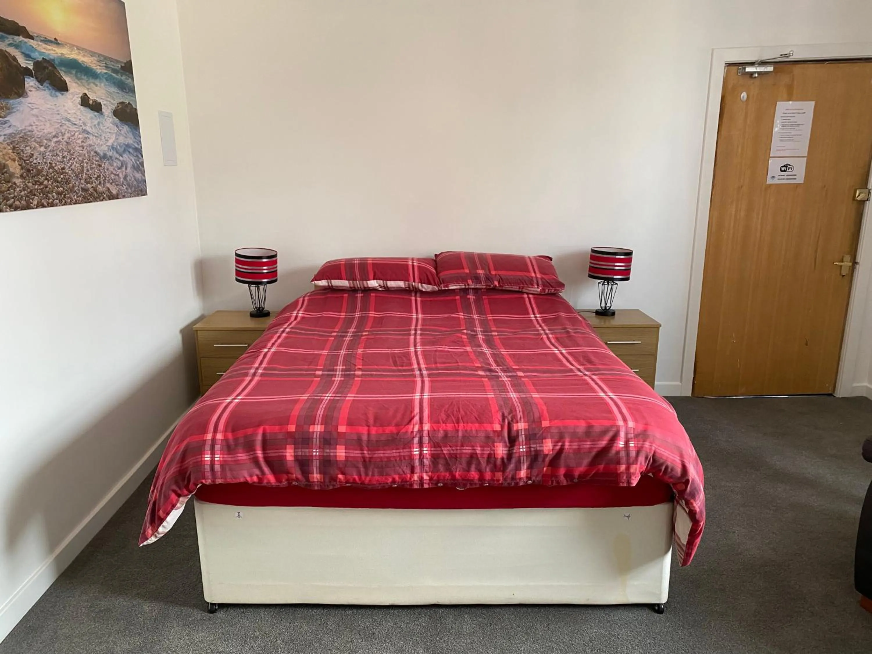 Bed in Grant Arms Hotel