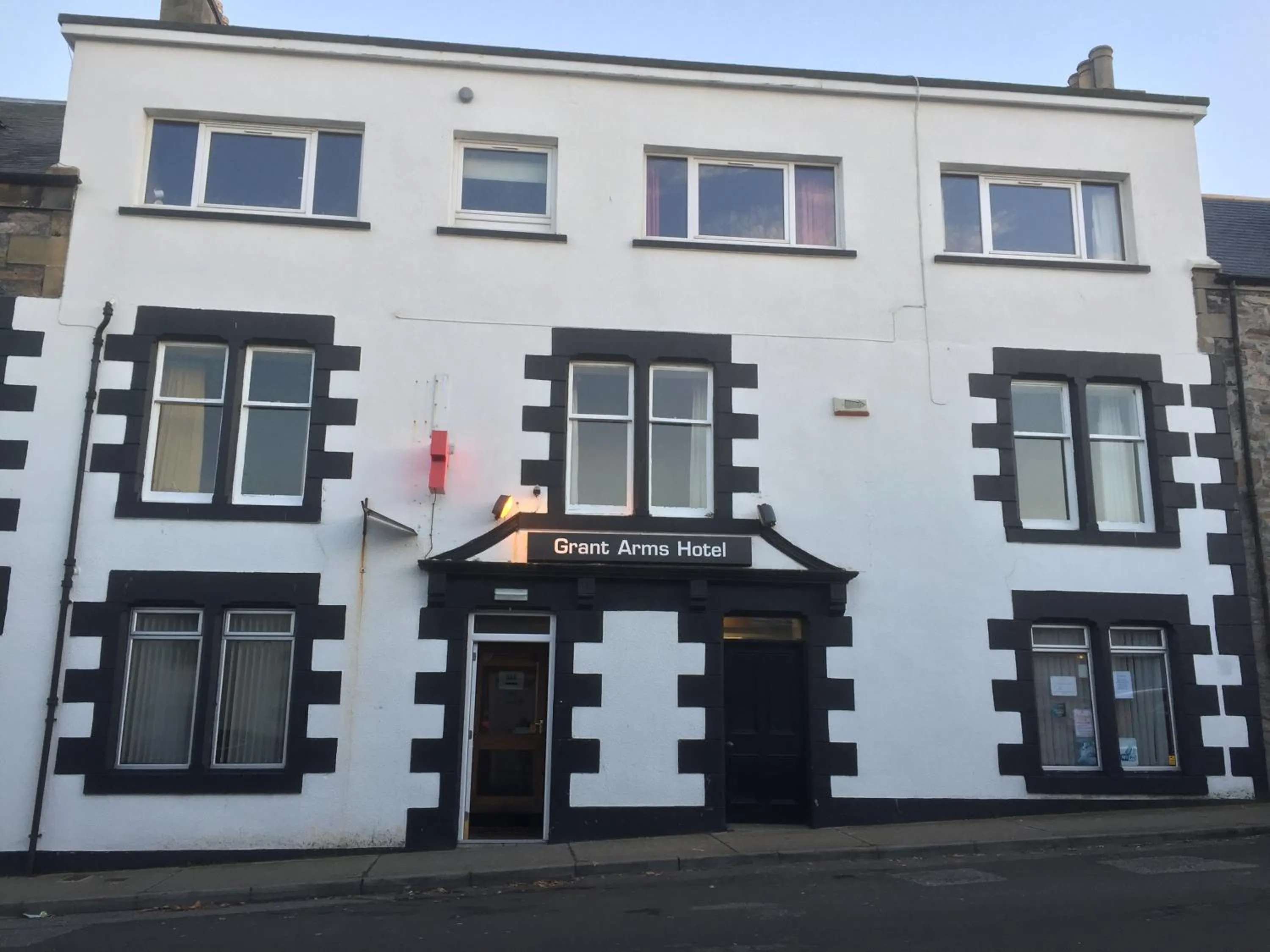 Facade/entrance in Grant Arms Hotel