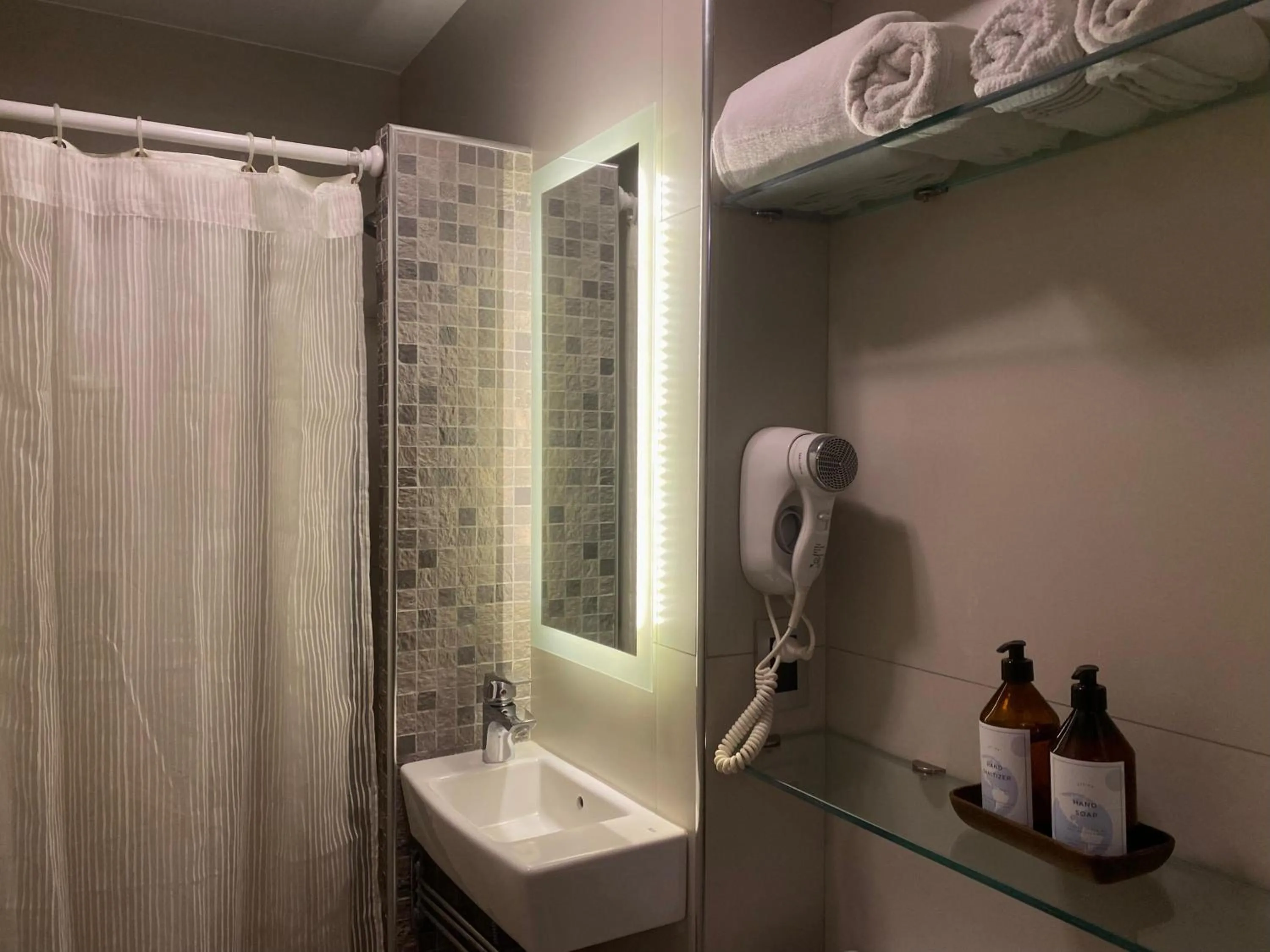 EZE Inn Boutique Hotel