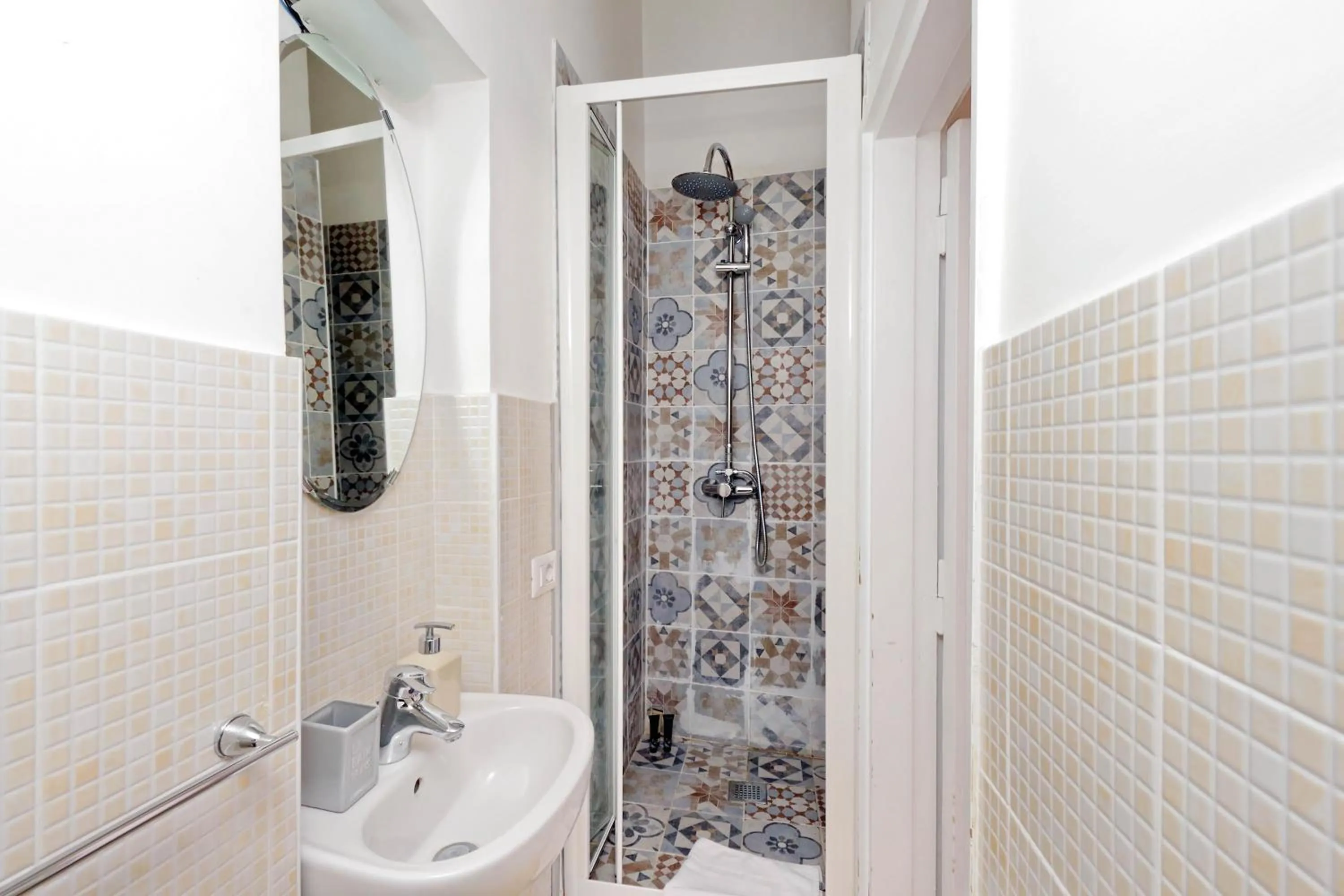 Shower in Spagna Penthouse