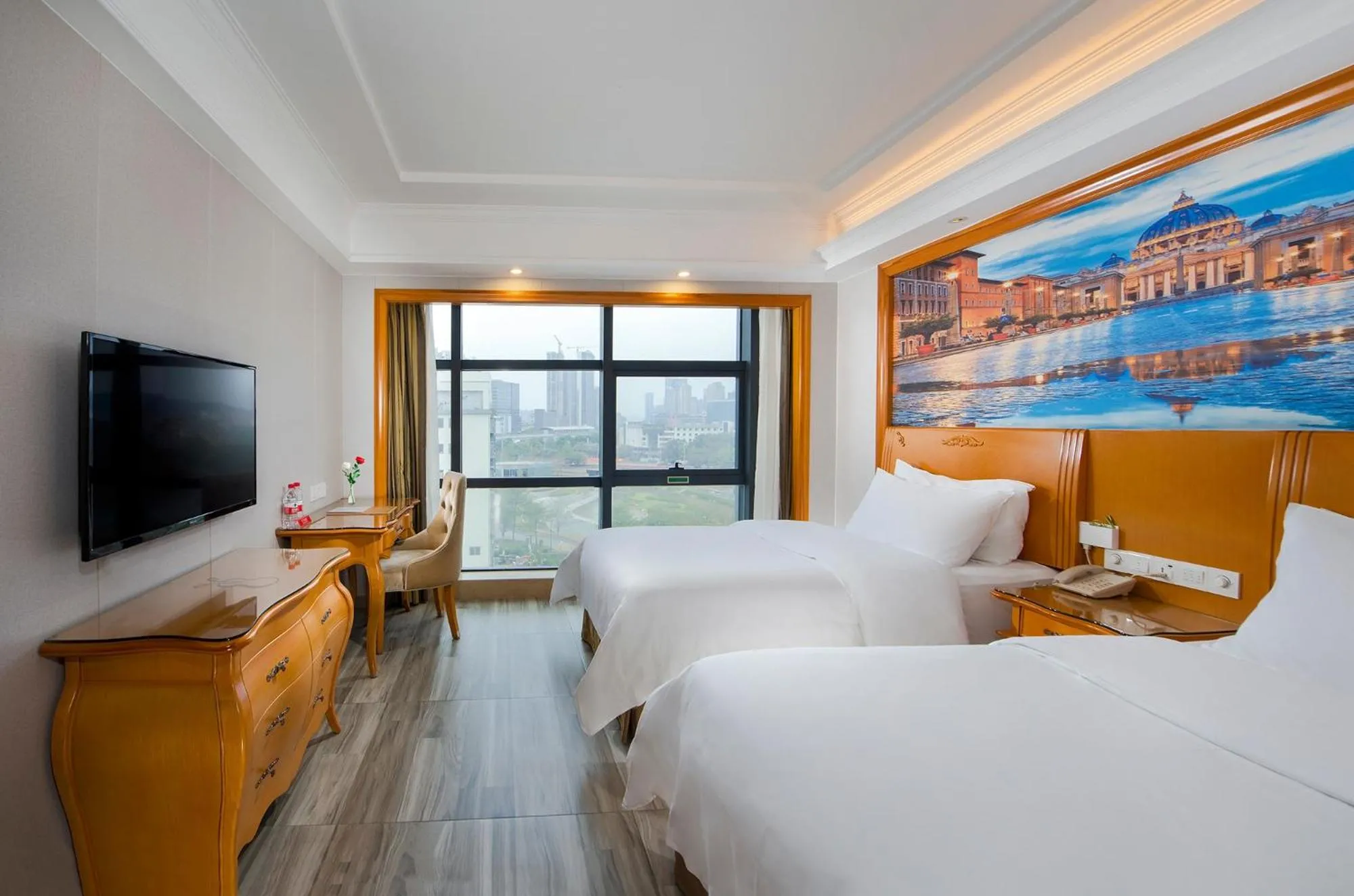 Vienna Hotel Shenzhen Longgang Vanke Li Jixiang Metro Station Branch