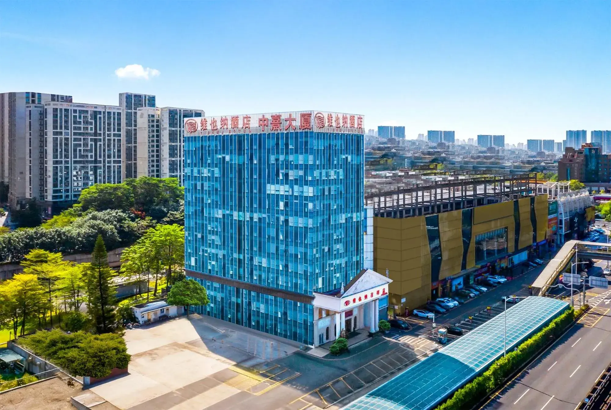 Vienna Hotel Shenzhen Longgang Vanke Li Jixiang Metro Station Branch Vienna Hotel Shenzhen Longgang Vanke Li Jixiang Metro Station Branch
