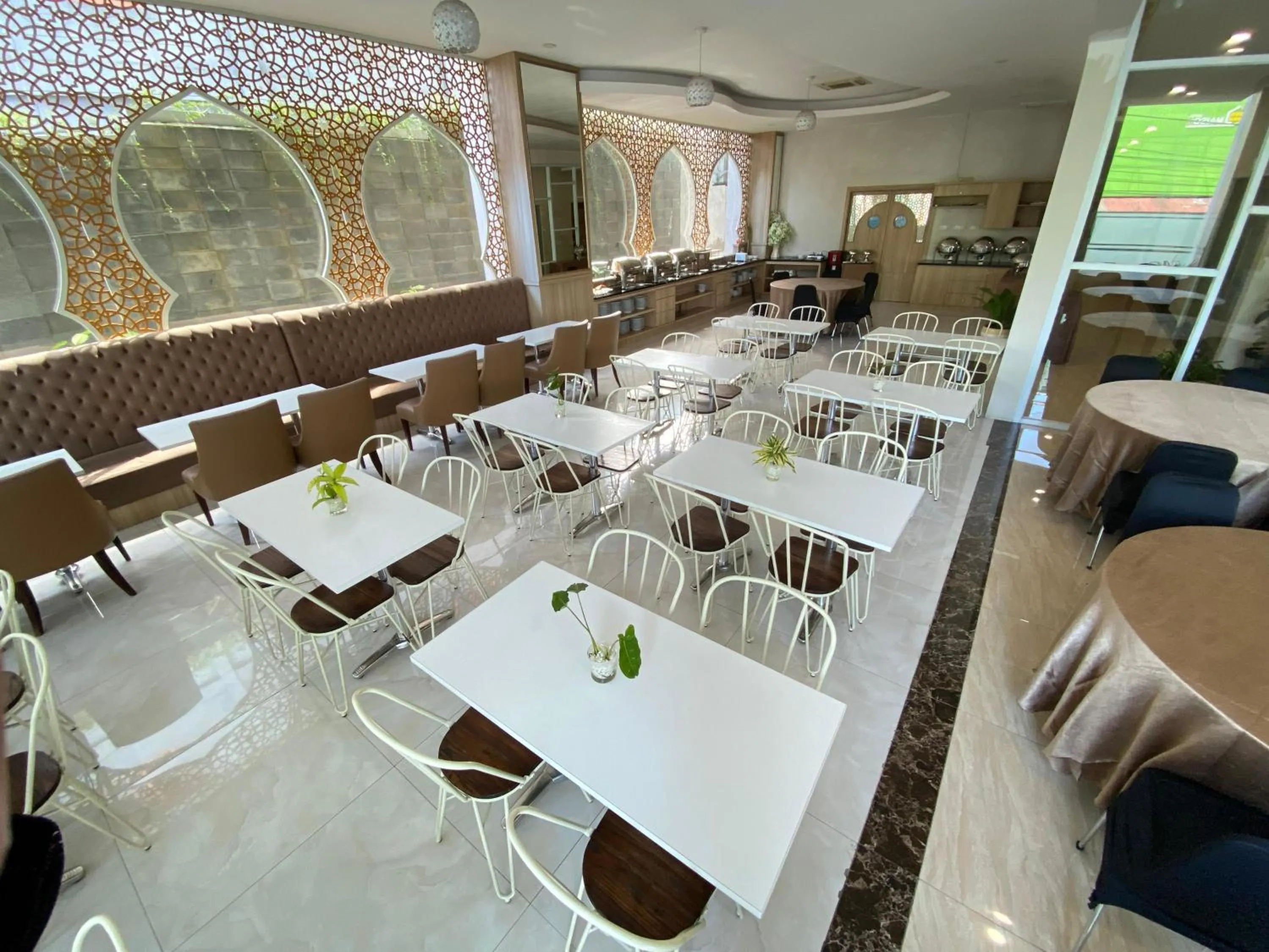 Restaurant/places to eat in Grand Bunda Hotel Syariah Bukittinggi Powered By Archipelago