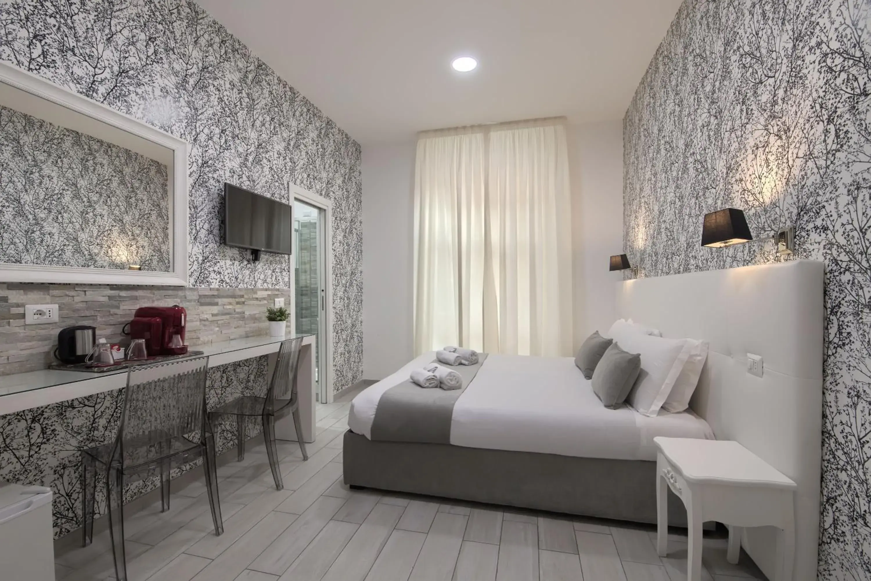 TV and multimedia, Bed in Vatican Tourist Inn TV and multimedia, Bed in Vatican Tourist Inn