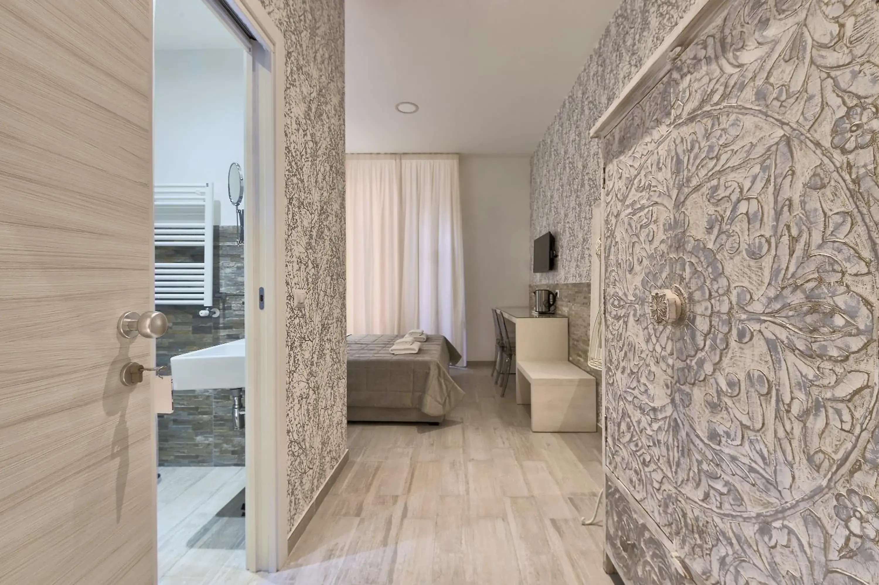 Decorative detail in Vatican Tourist Inn Decorative detail in Vatican Tourist Inn