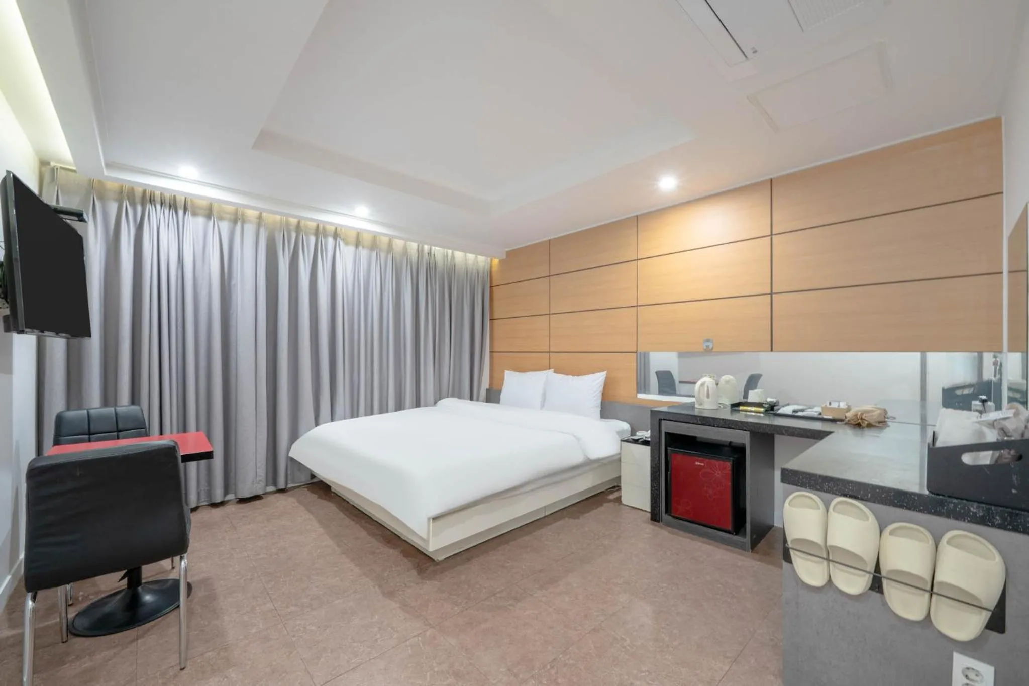 Bedroom, Bed in Busan Gwangalli Nuri Hotel