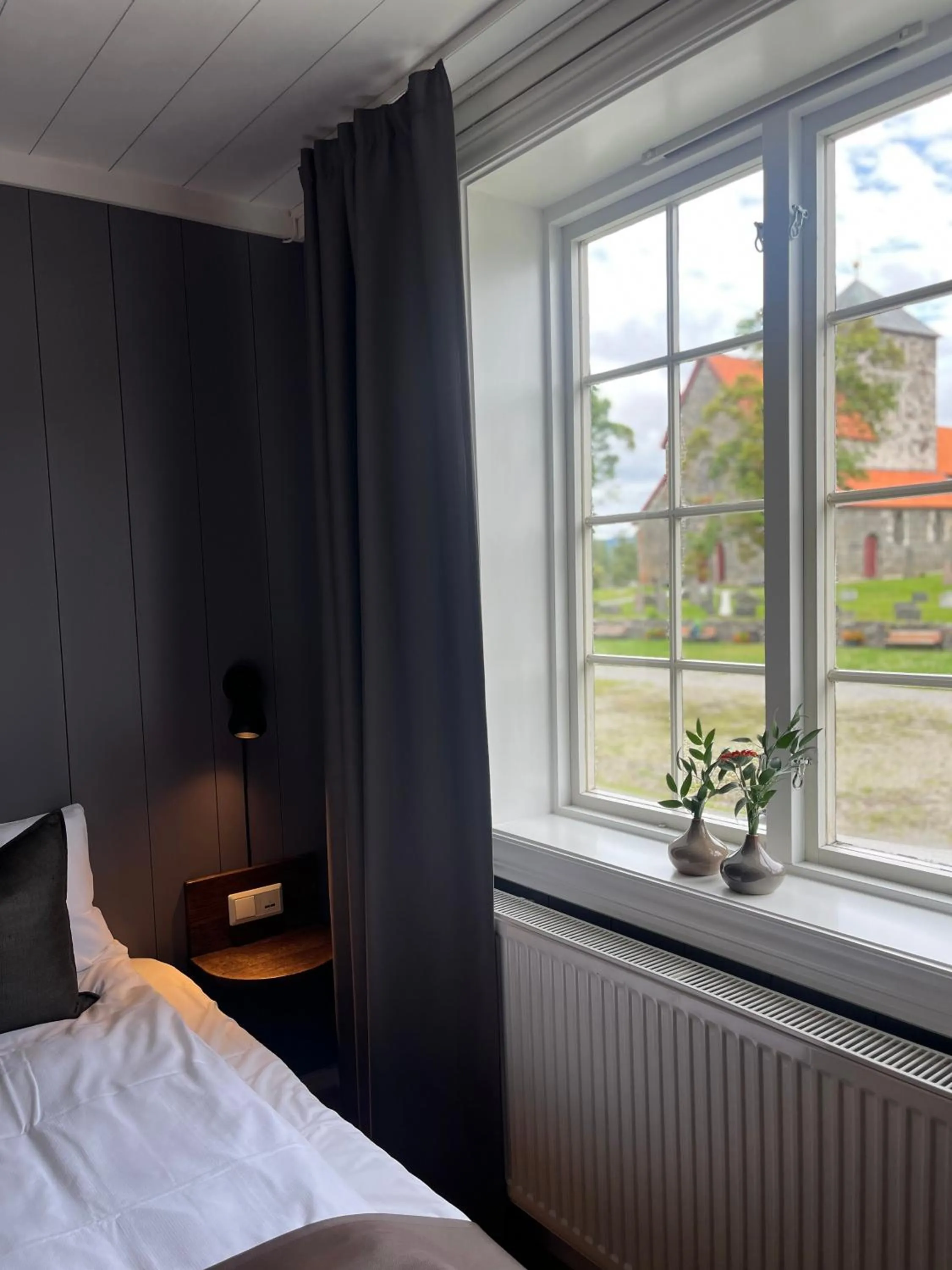 View (from property/room), Bed in Granavolden Hotel & Gjæstgiveri