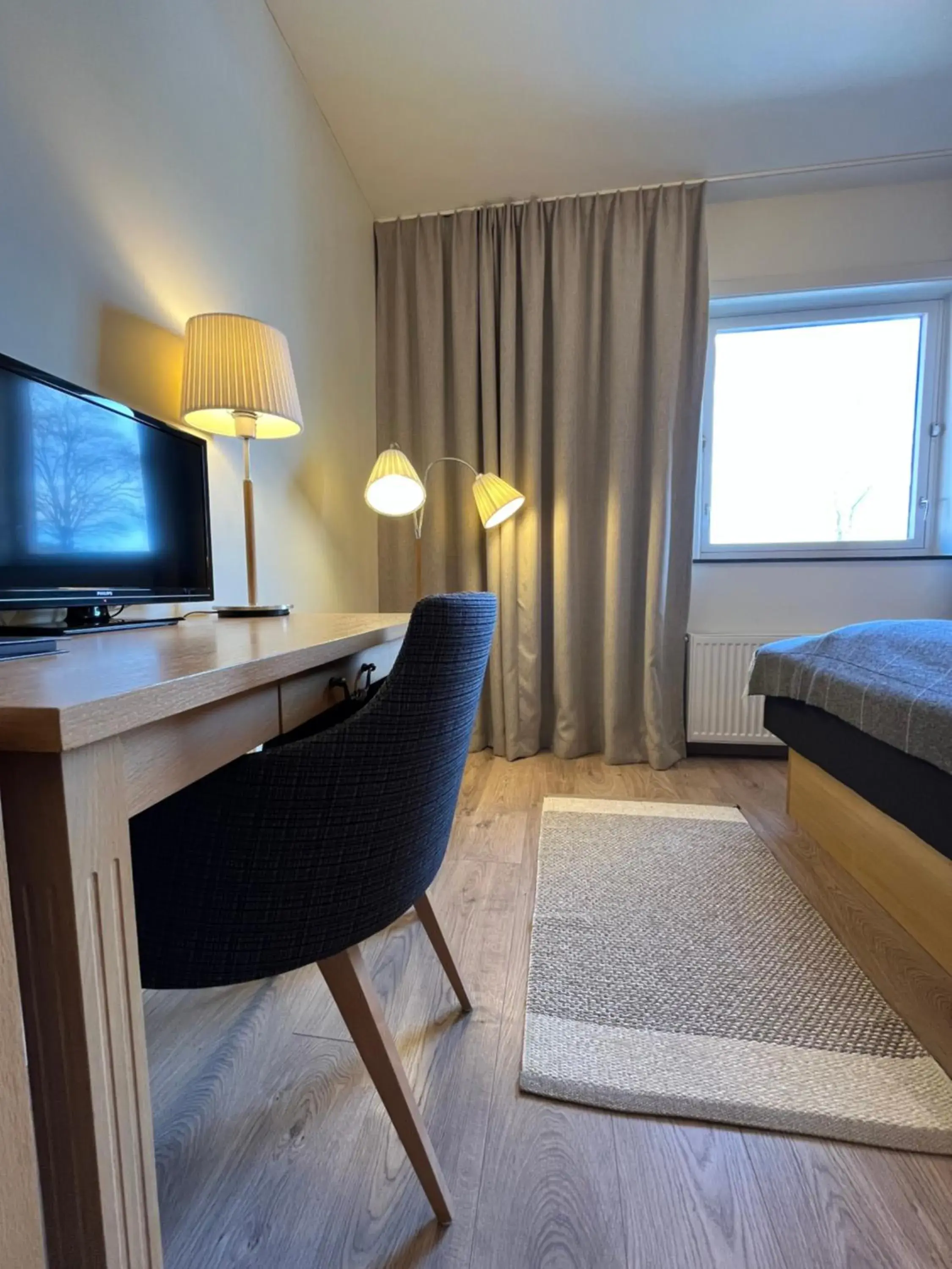 TV and multimedia, Bed in Granavolden Hotel & Gjæstgiveri TV and multimedia, Bed in Granavolden Hotel & Gjæstgiveri