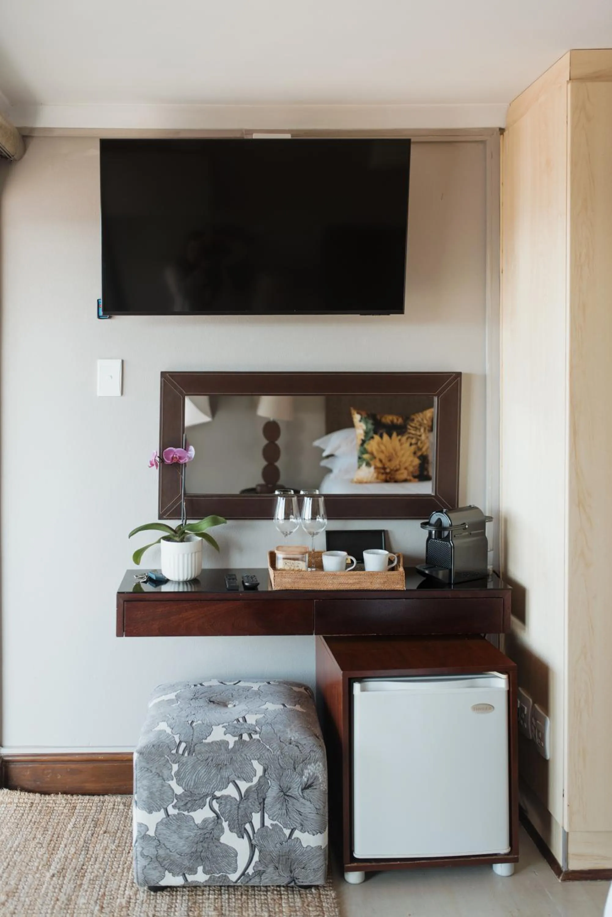 TV and multimedia in Whale Away Guest House