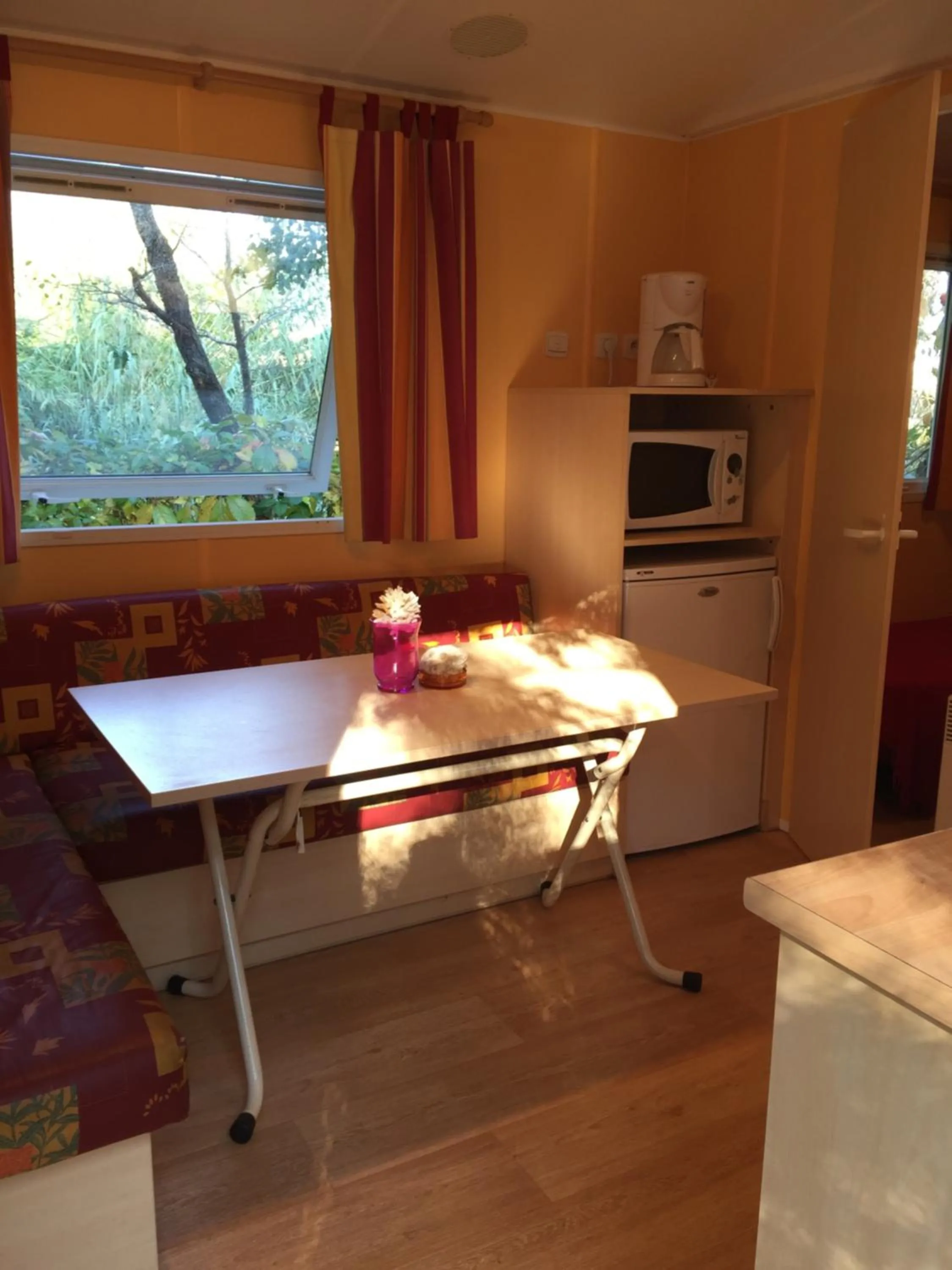 Dining area in Camping les Orangers