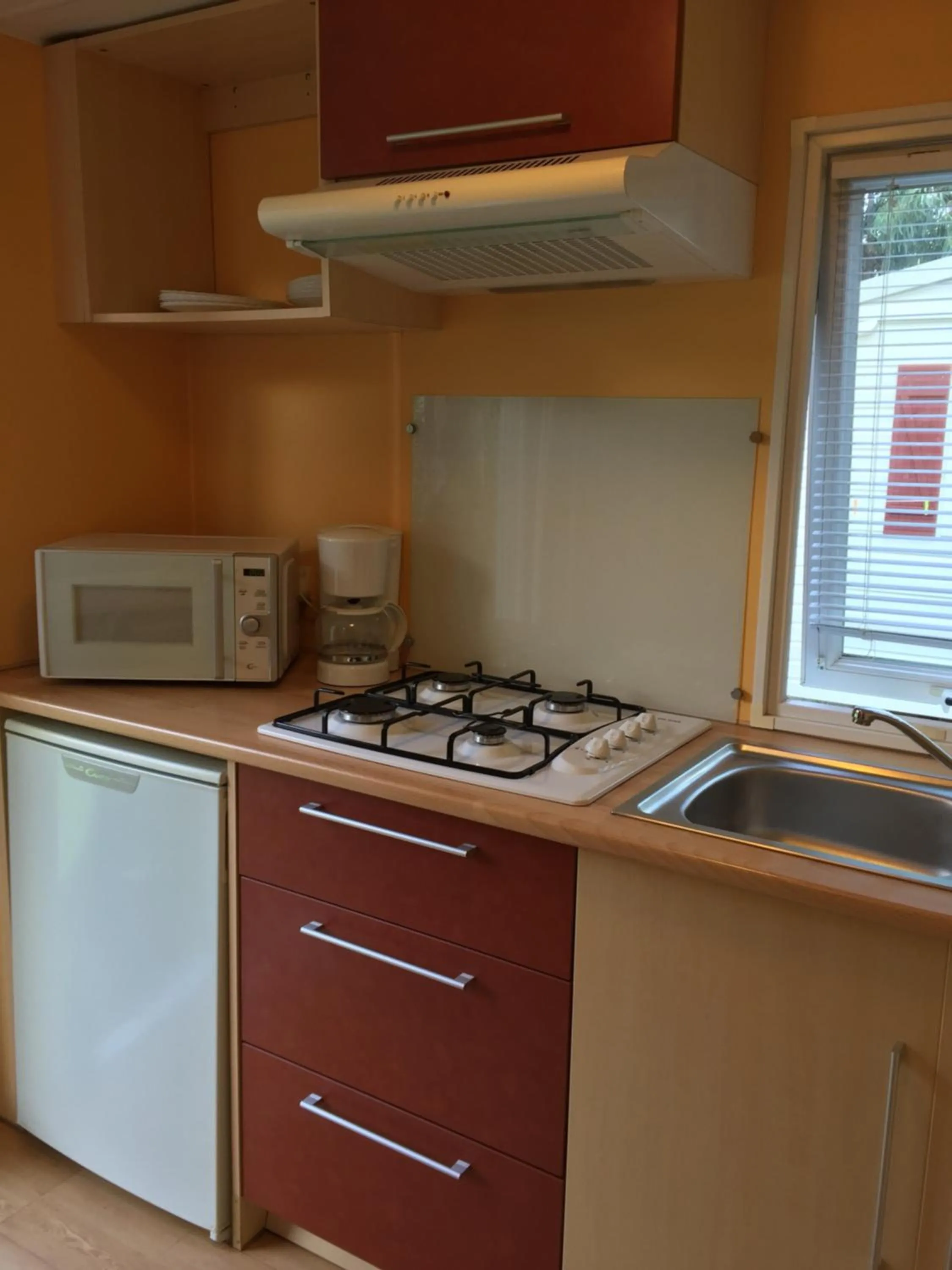 Kitchen or kitchenette in Camping les Orangers