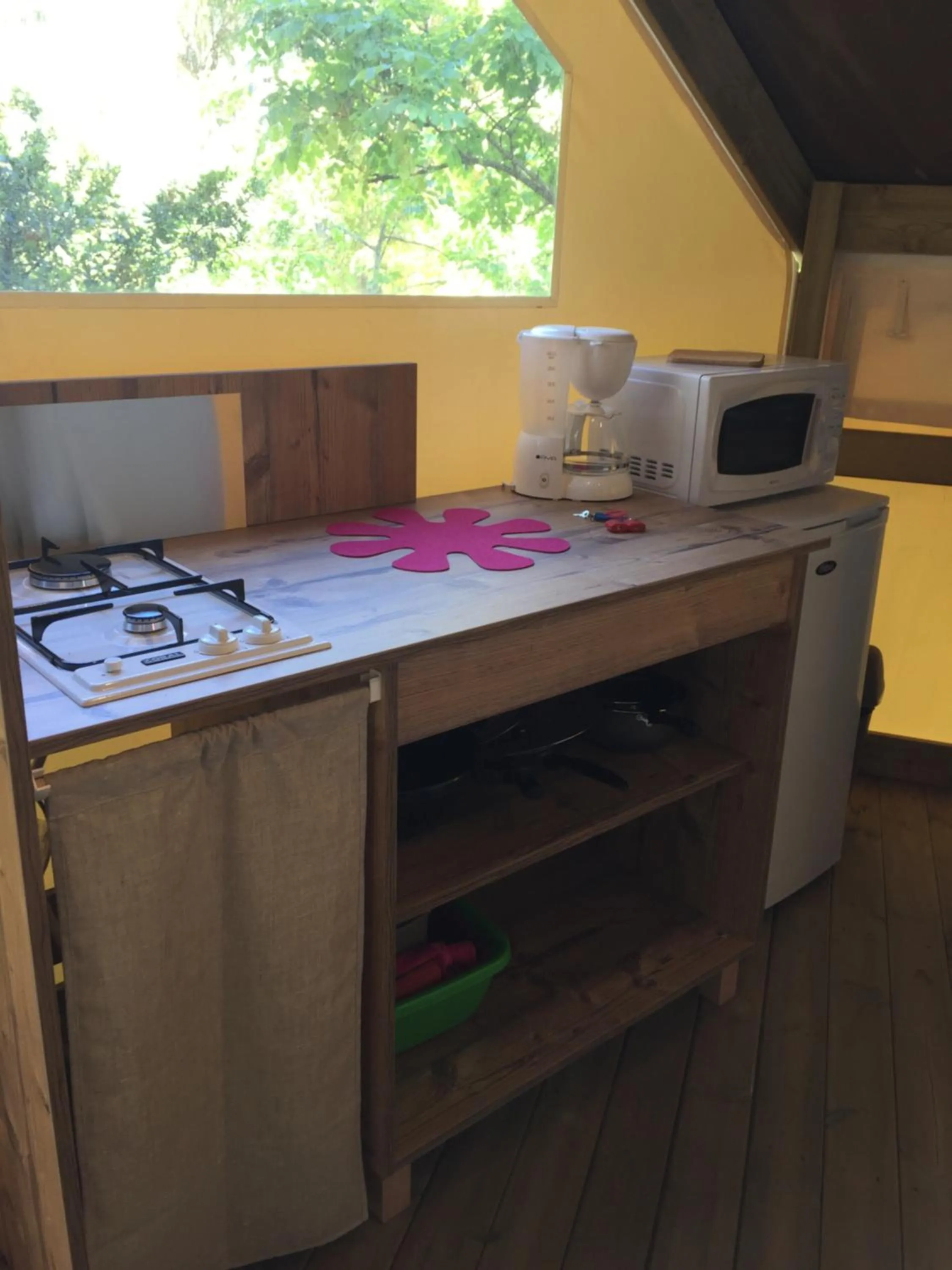 Photo of the whole room in Camping les Orangers