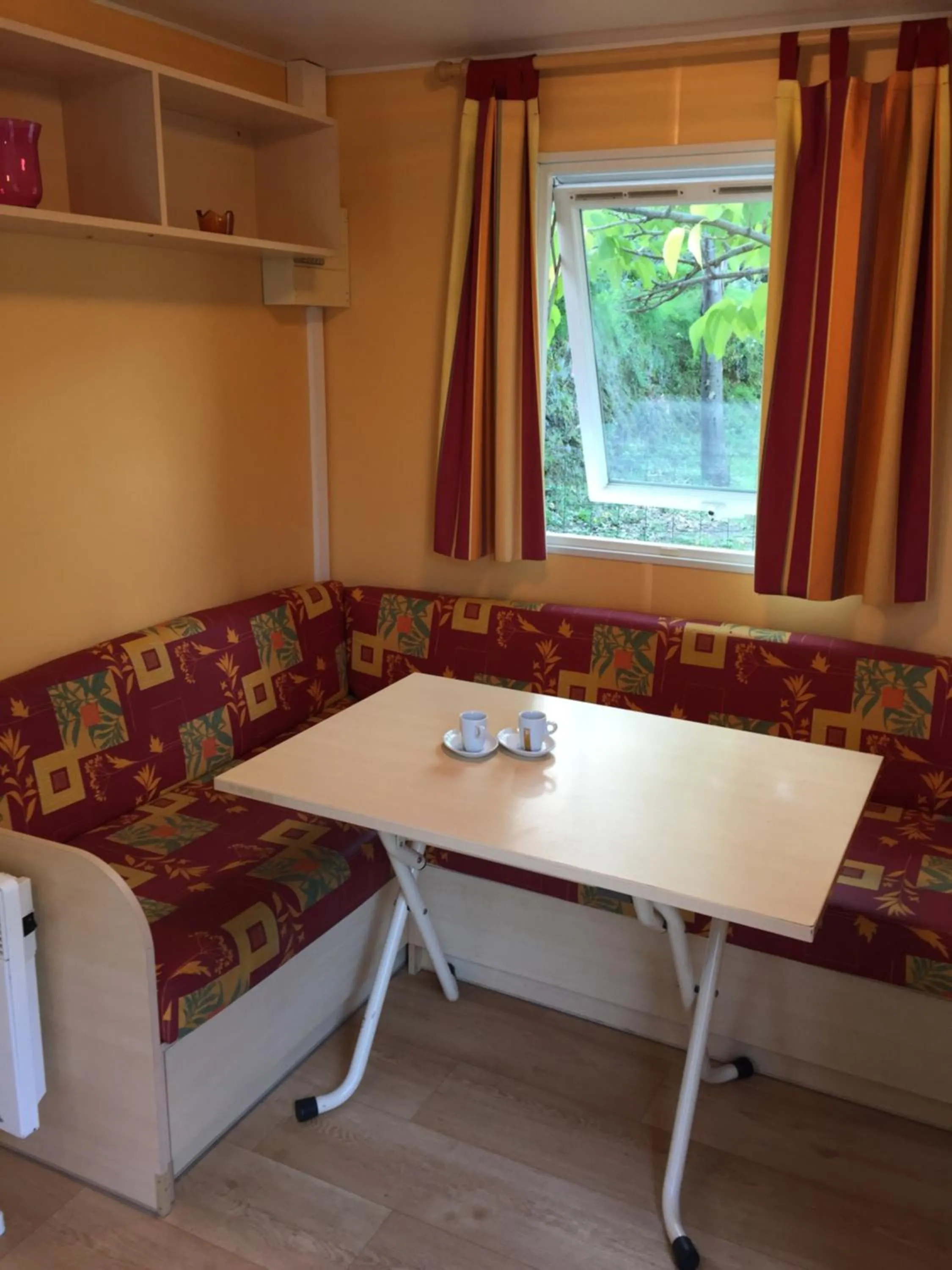 Dining area in Camping les Orangers