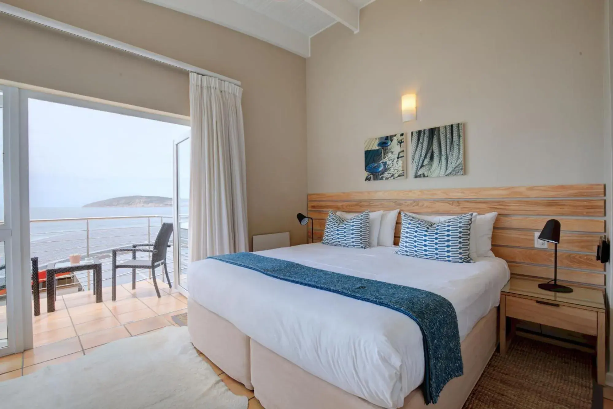 Patio, Bed in Periwinkle Lodge Guest House Patio, Bed in Periwinkle Lodge Guest House