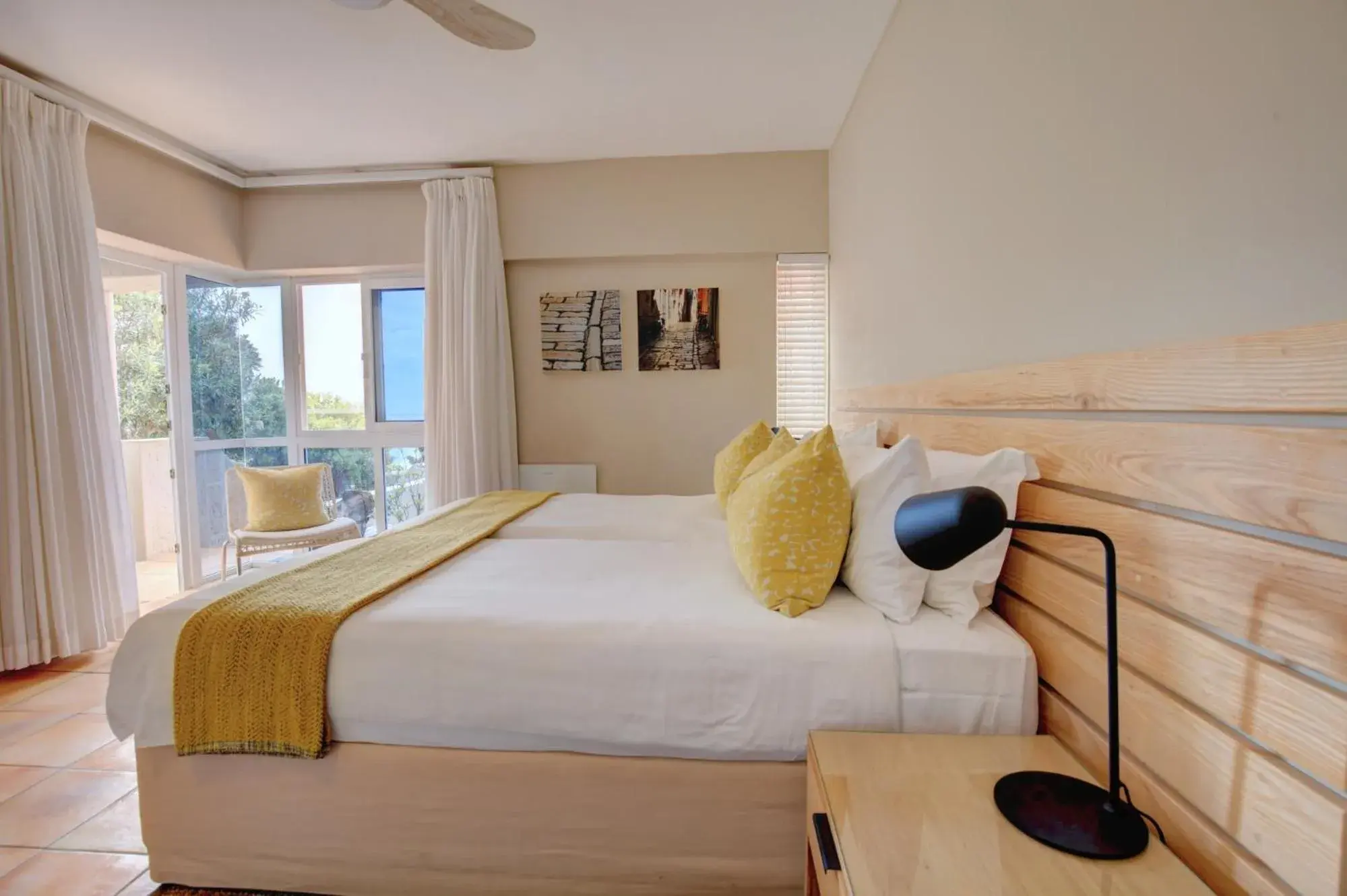 Photo of the whole room, Bed in Periwinkle Lodge Guest House Photo of the whole room, Bed in Periwinkle Lodge Guest House