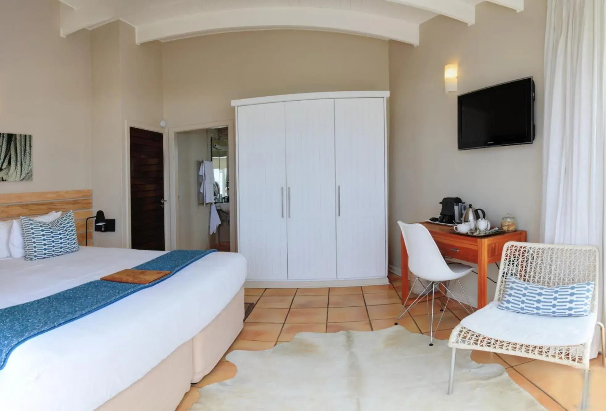 TV and multimedia, Bed in Periwinkle Lodge Guest House TV and multimedia, Bed in Periwinkle Lodge Guest House