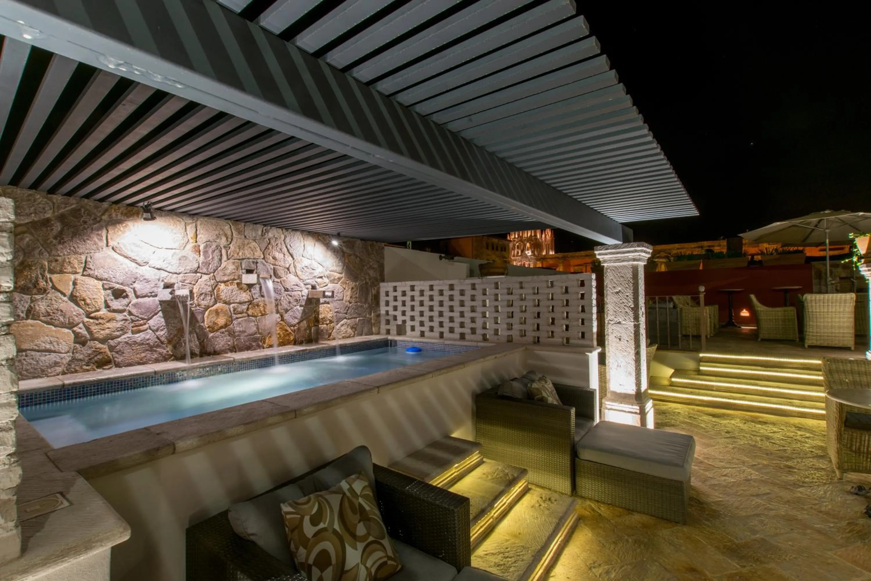 Night in Casa 1810 Hotel Boutique