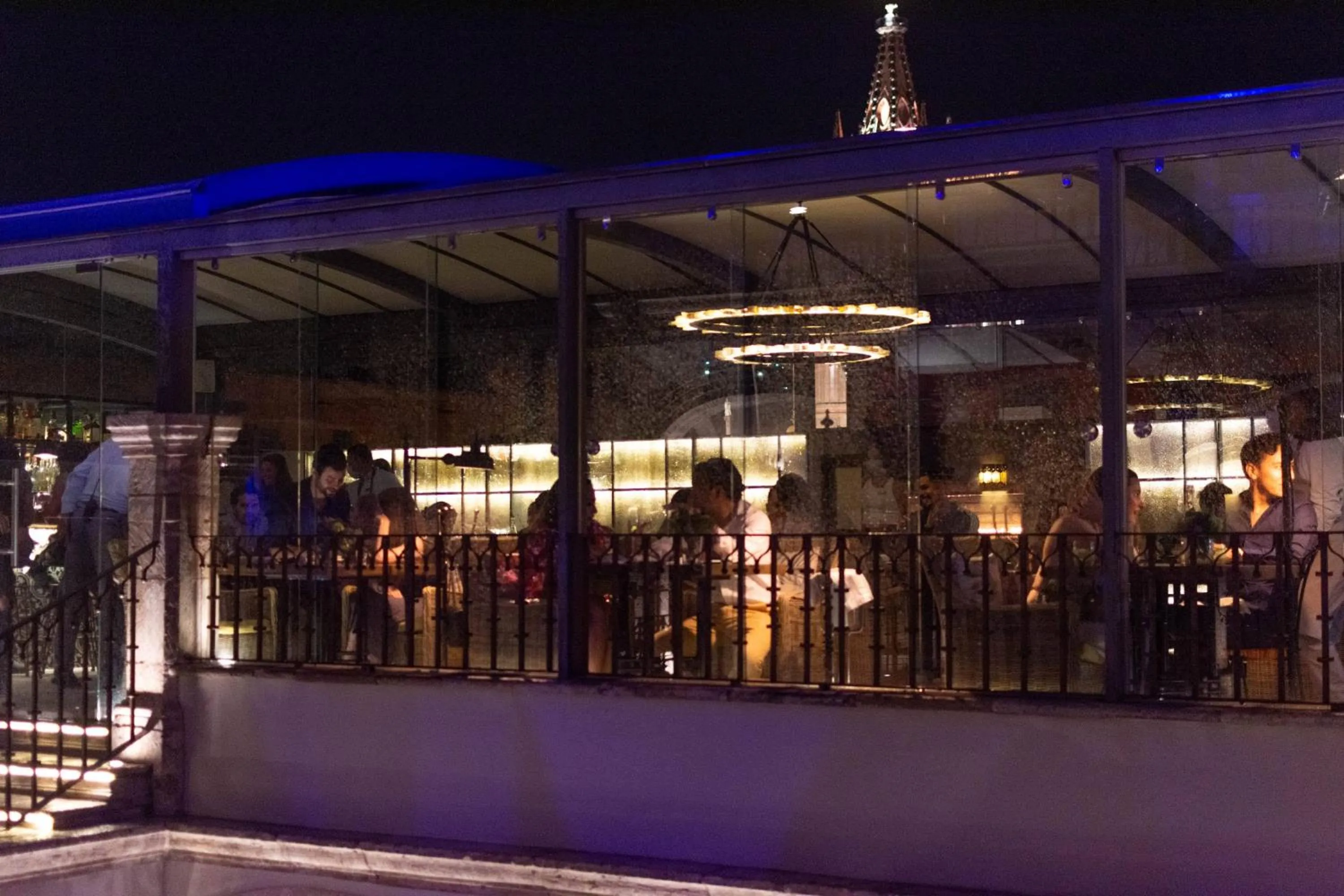 Restaurant/places to eat in Casa 1810 Hotel Boutique