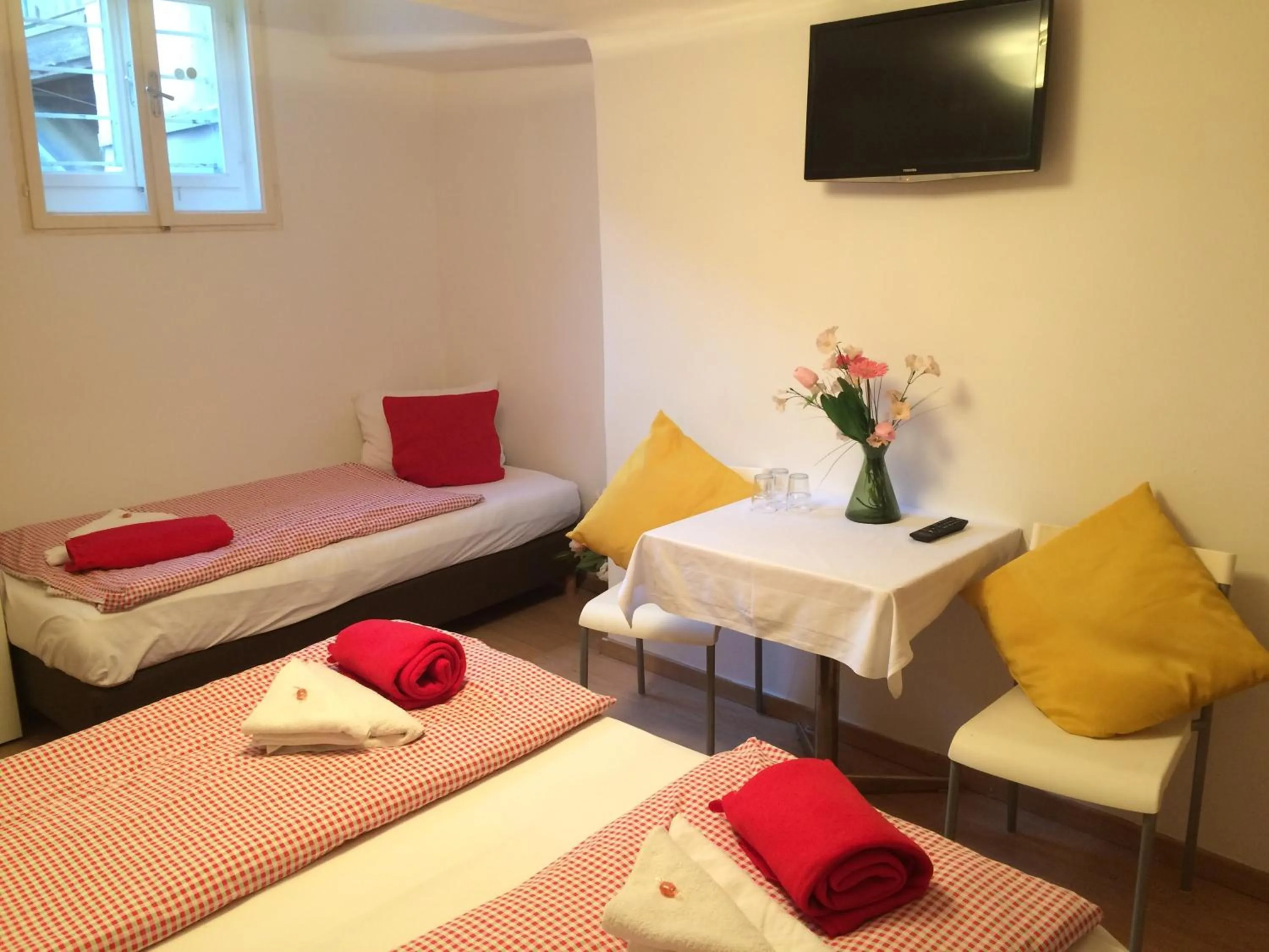 Photo of the whole room, Bed in Cityhotel Junger Fuchs