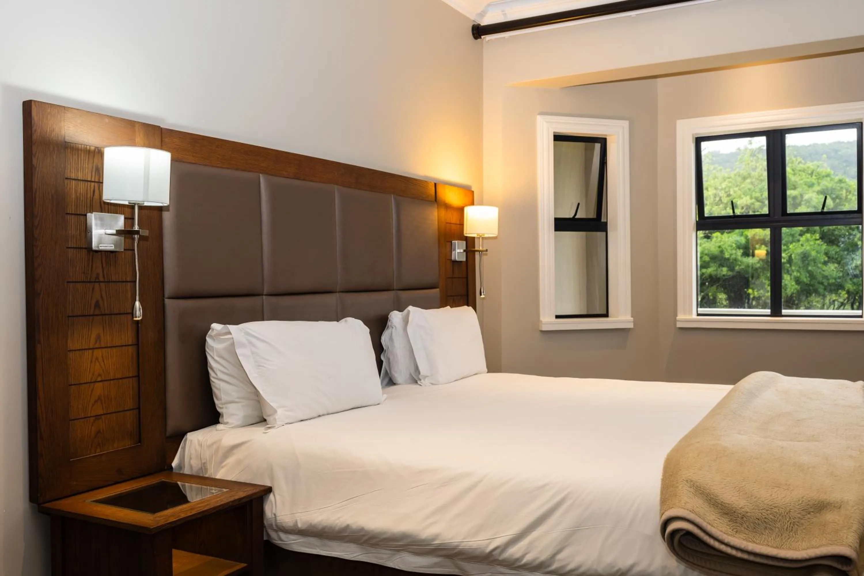 Bed in Premier Resort Mpongo Private Game Reserve