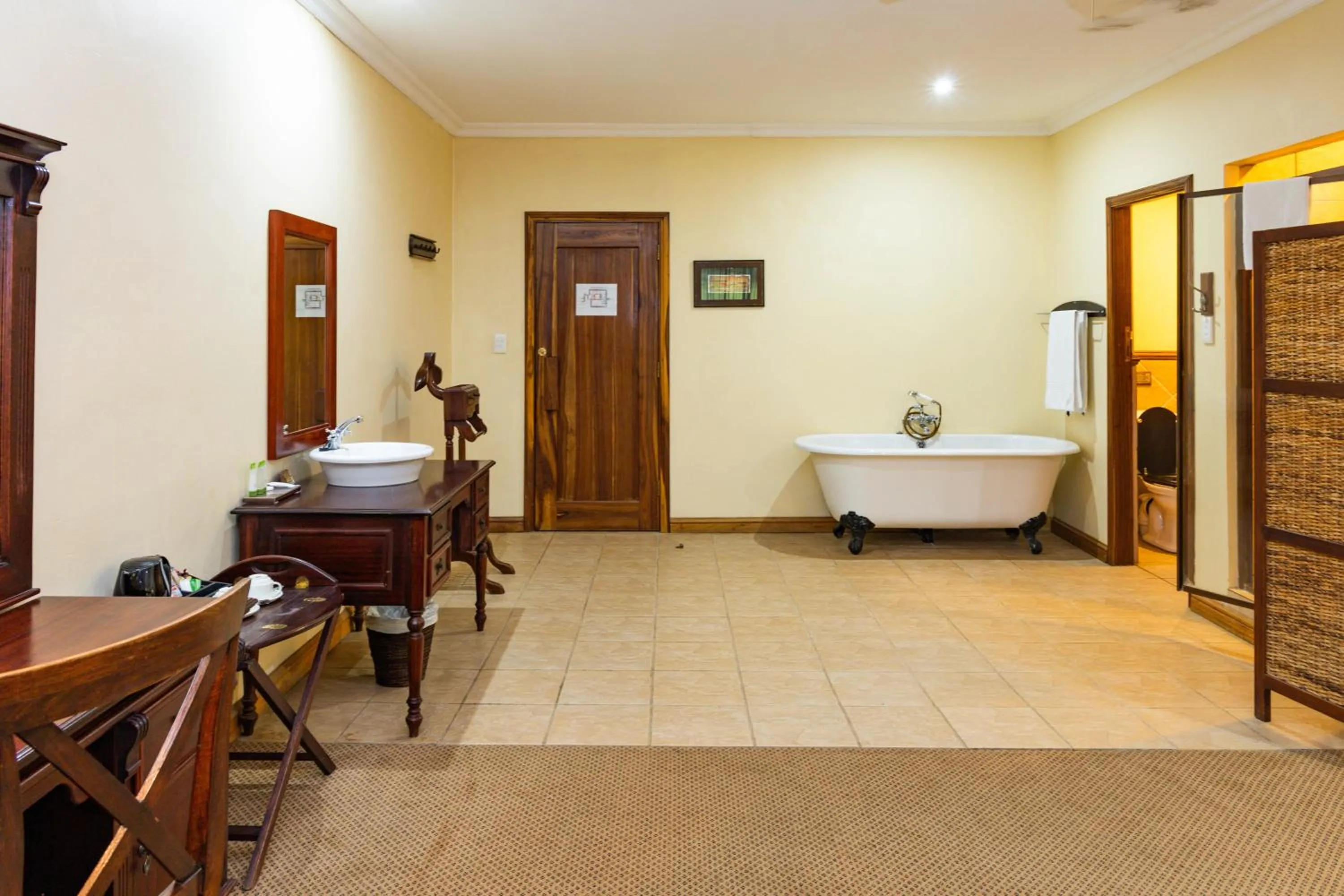 Bathroom in Premier Resort Mpongo Private Game Reserve