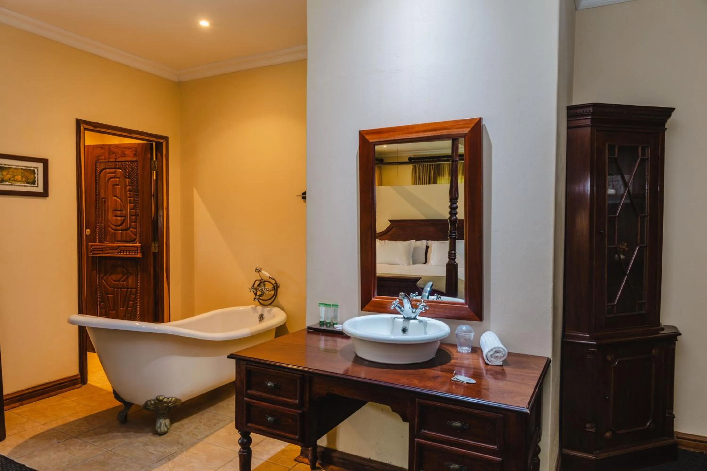 Bathroom in Premier Resort Mpongo Private Game Reserve
