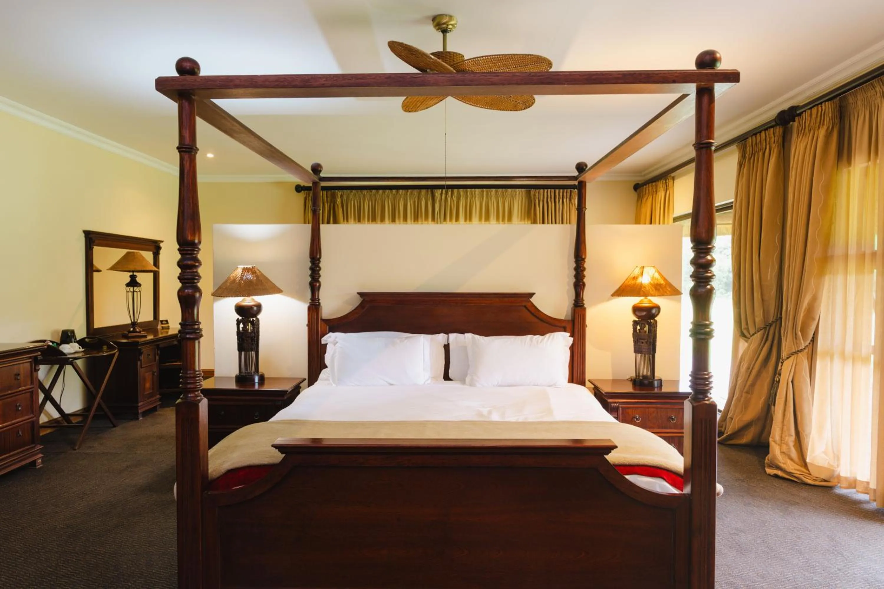 Bed in Premier Resort Mpongo Private Game Reserve