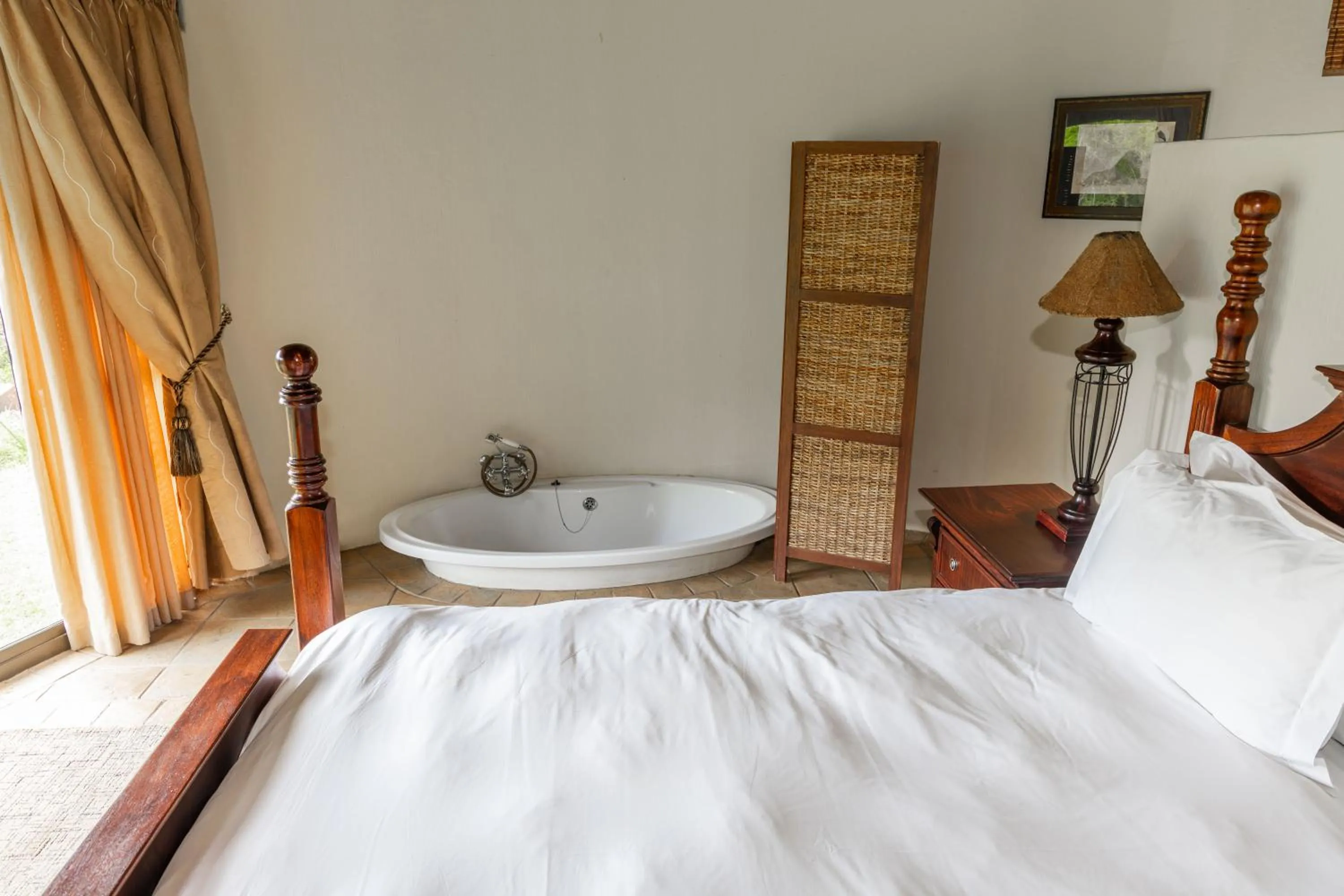 Bath, Bed in Premier Resort Mpongo Private Game Reserve