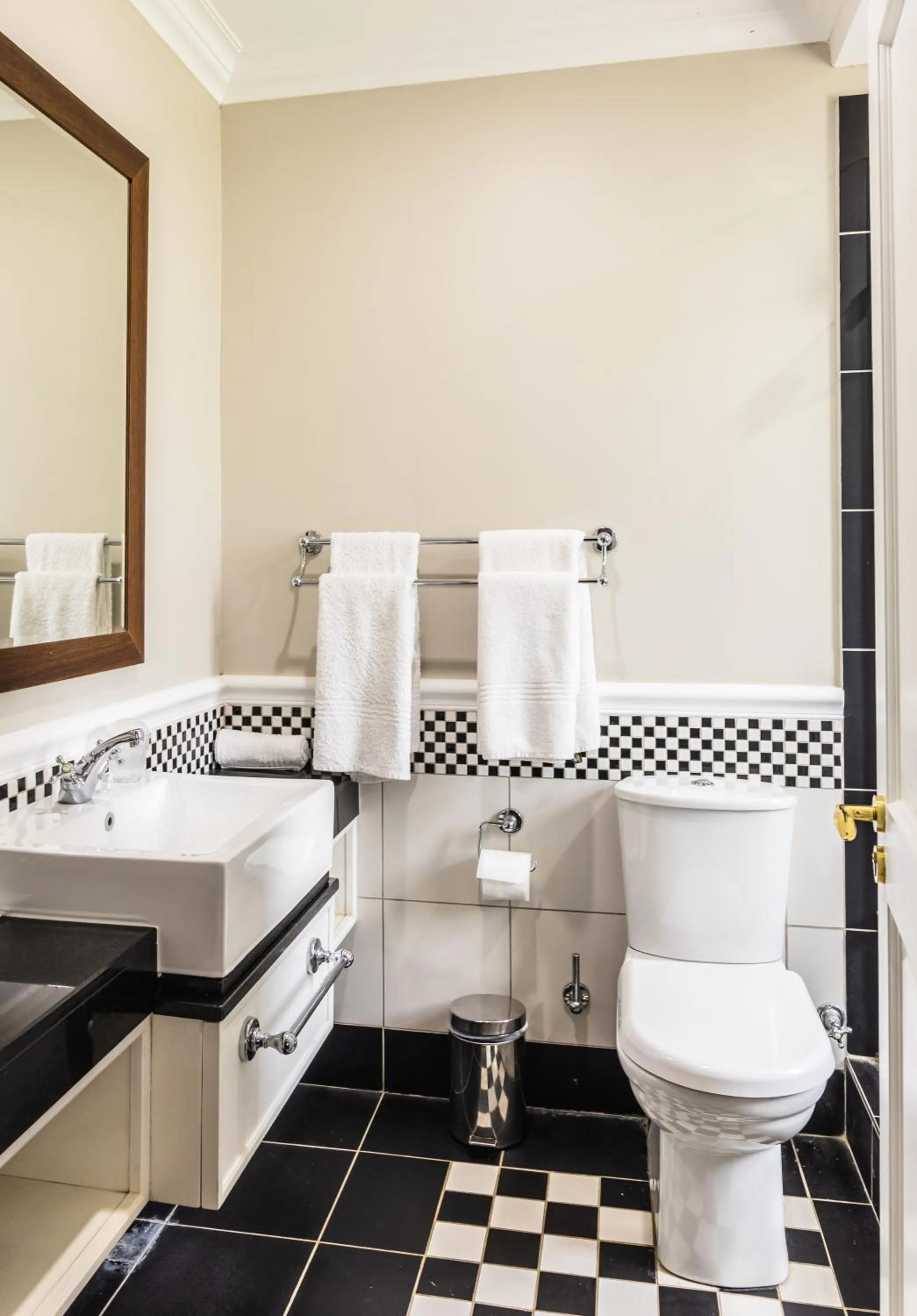 Toilet in Premier Resort Mpongo Private Game Reserve