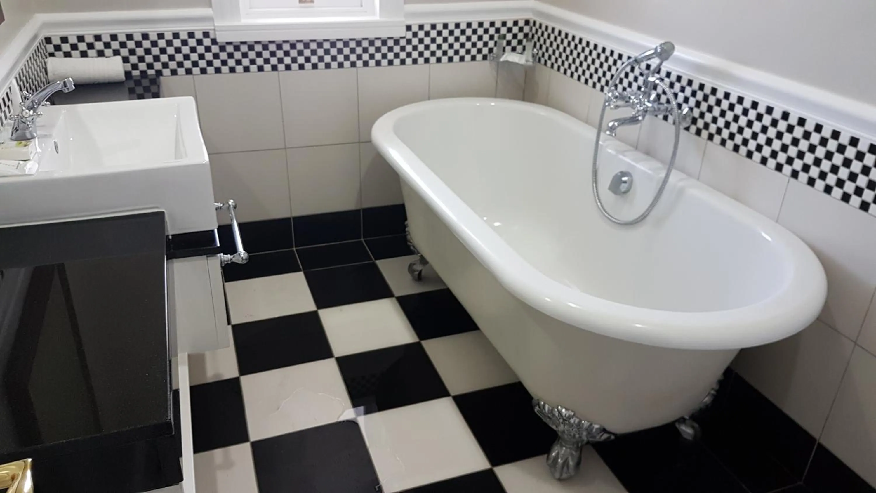 Bathroom in Premier Resort Mpongo Private Game Reserve