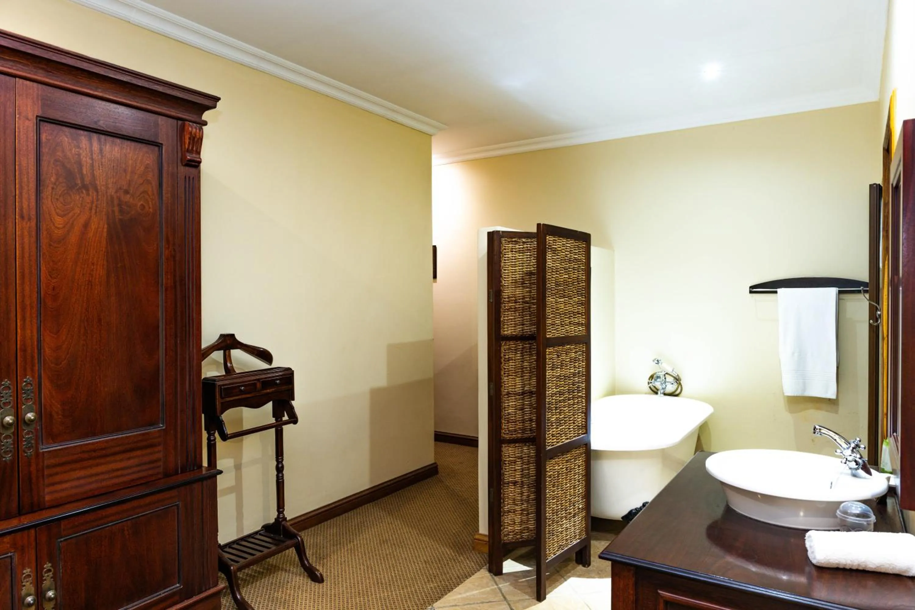 Bathroom in Premier Resort Mpongo Private Game Reserve