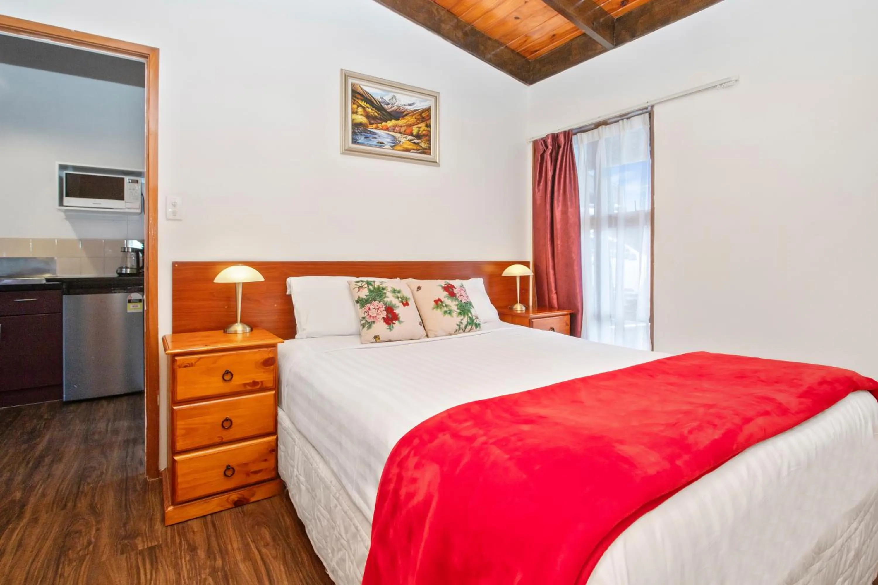 Bedroom, Bed in Grange Motel